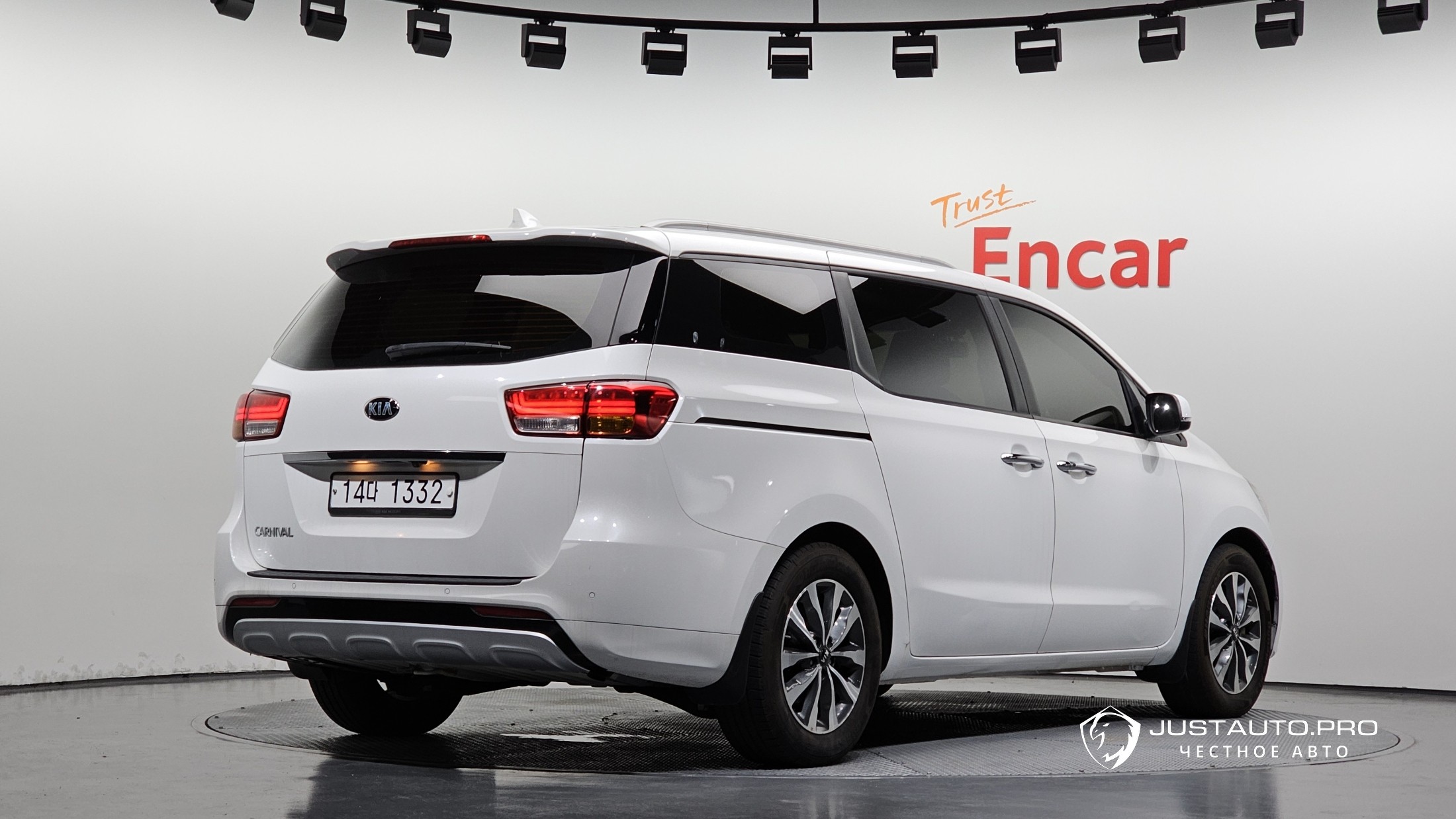 Автомобиль Kia Canival