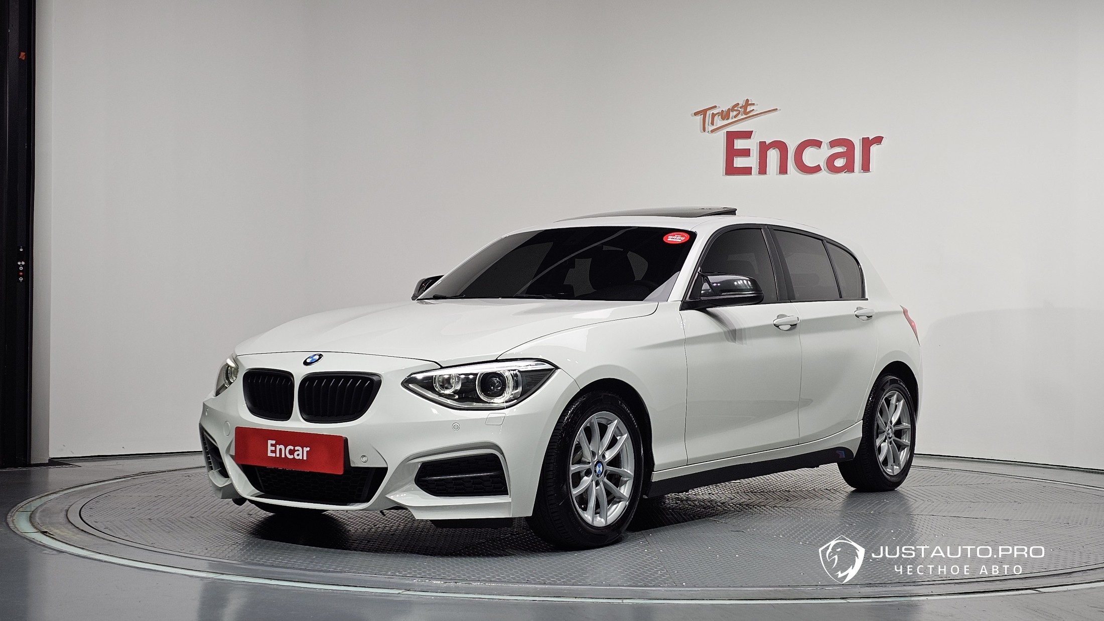 Автомобиль BMW 1-Series