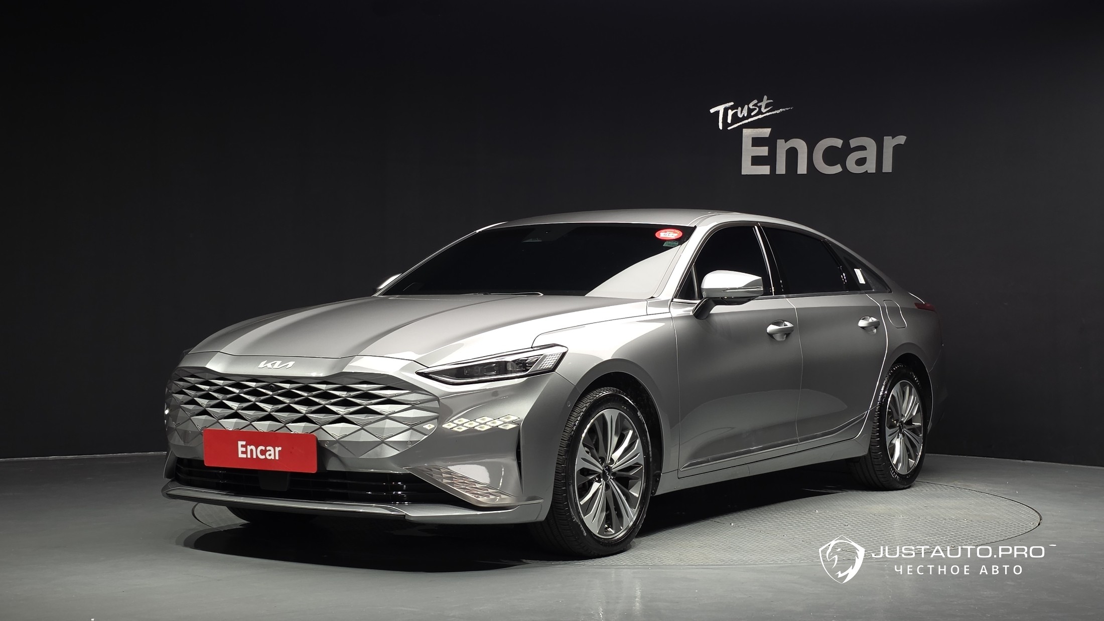 Автомобиль Kia K8