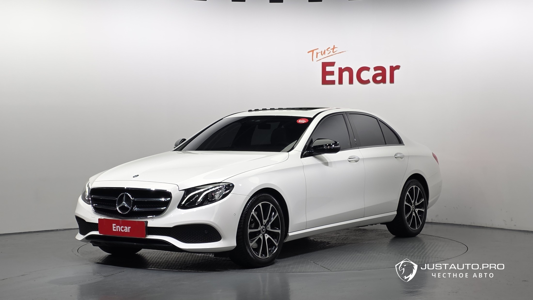 Автомобиль Mercedes-Benz E-Class