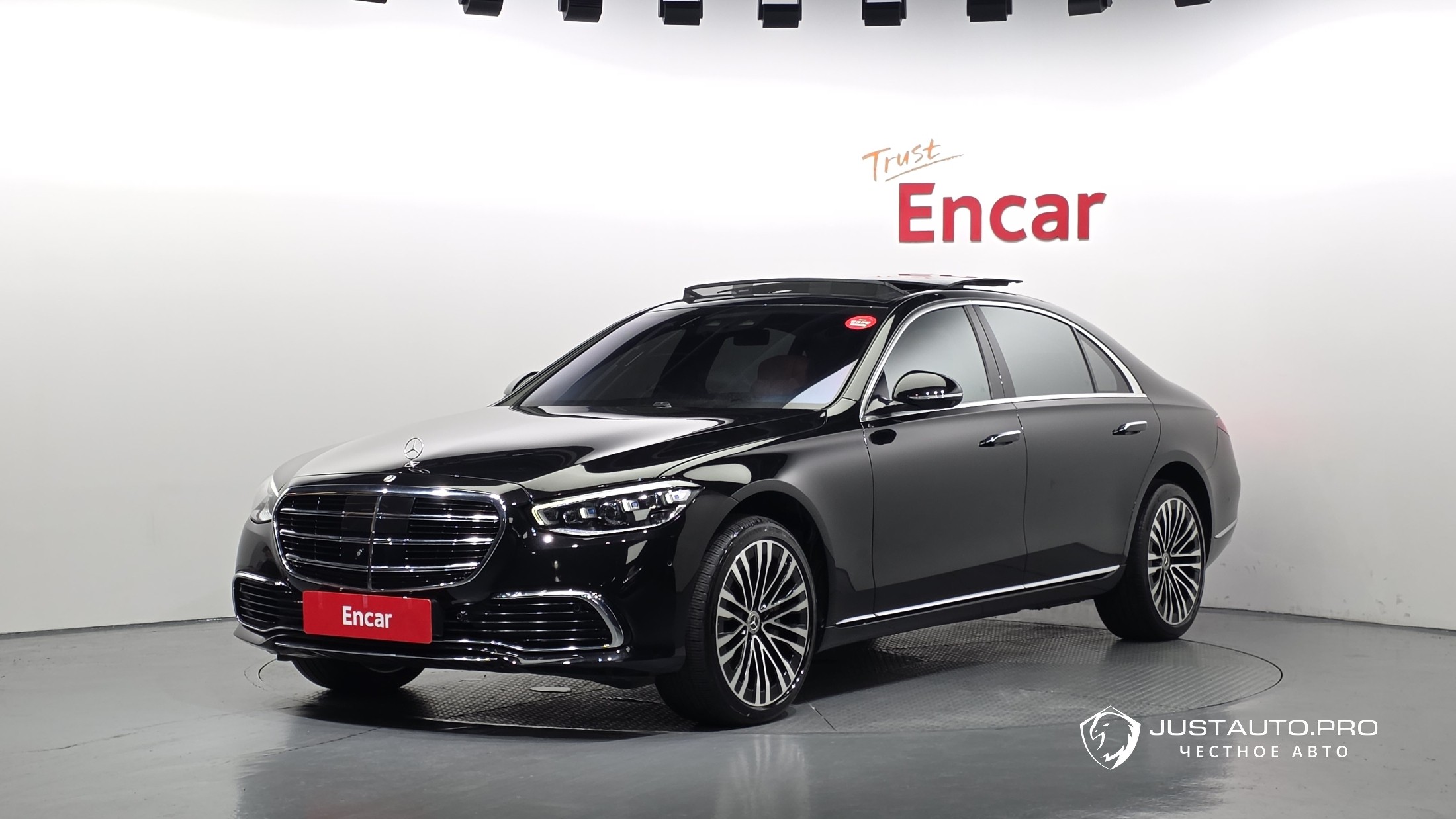 Автомобиль Mercedes-Benz S-Class