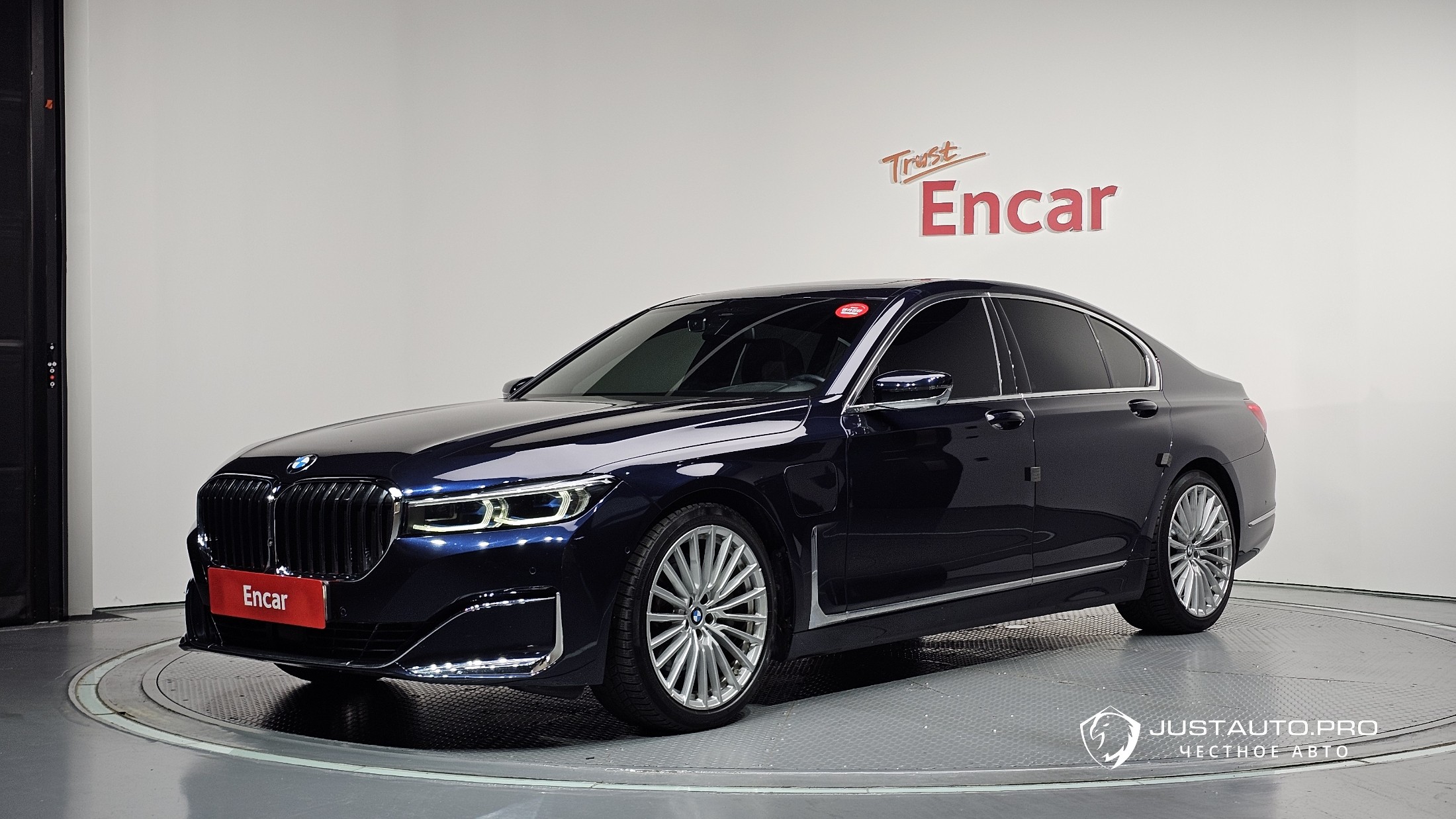 Автомобиль BMW 7-Series