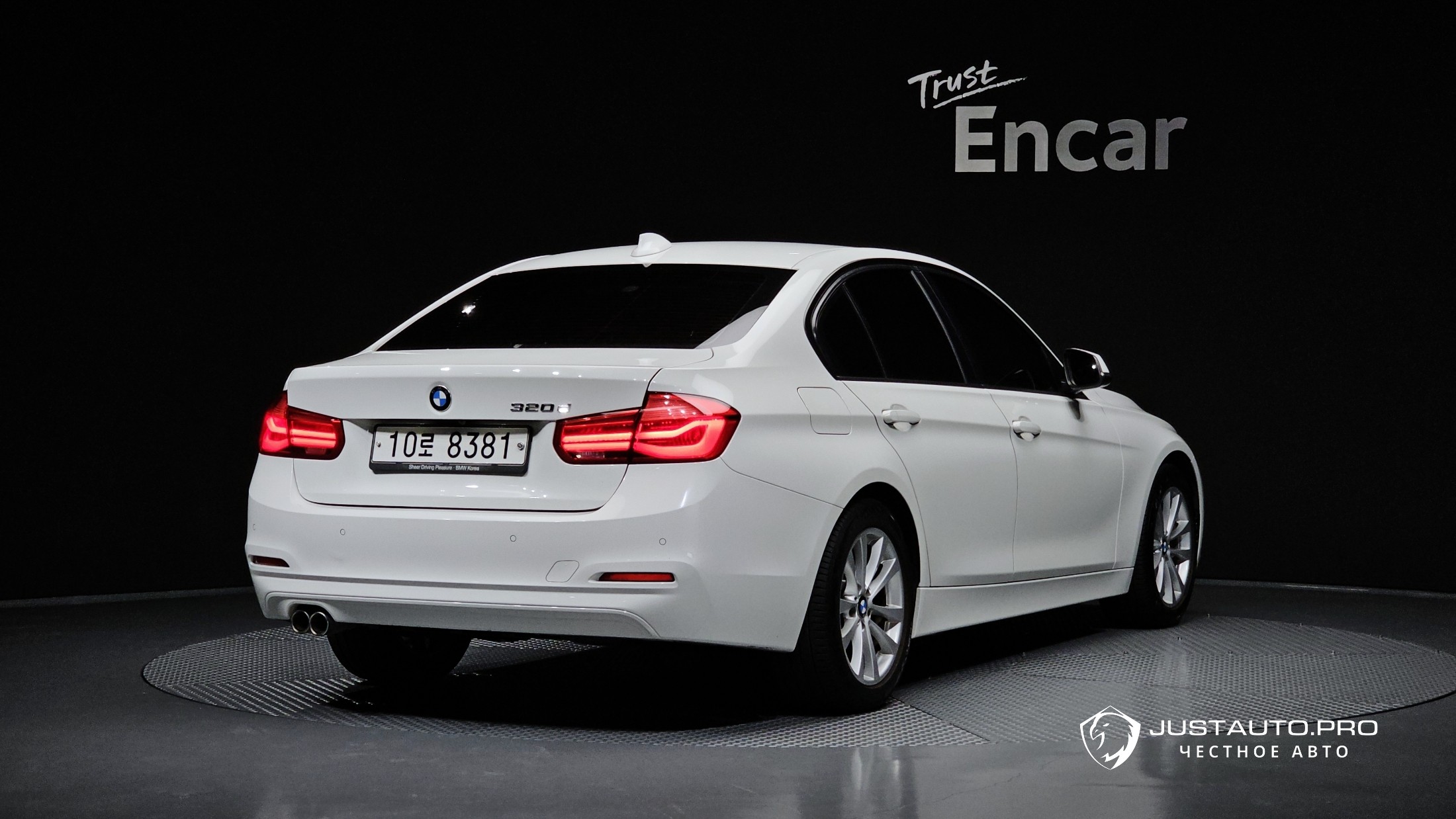 Автомобиль BMW 3-Series