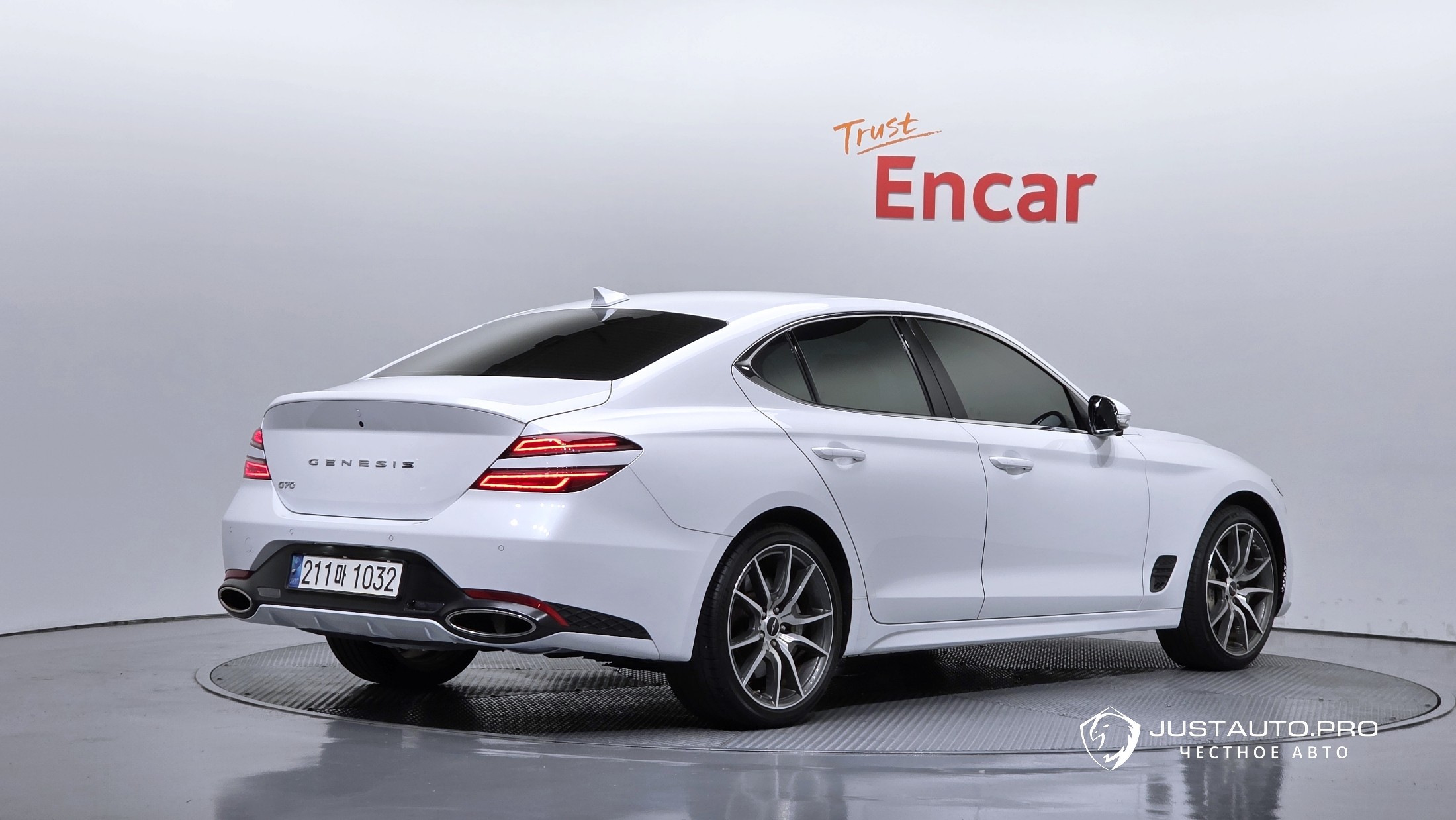 Автомобиль Genesis G70