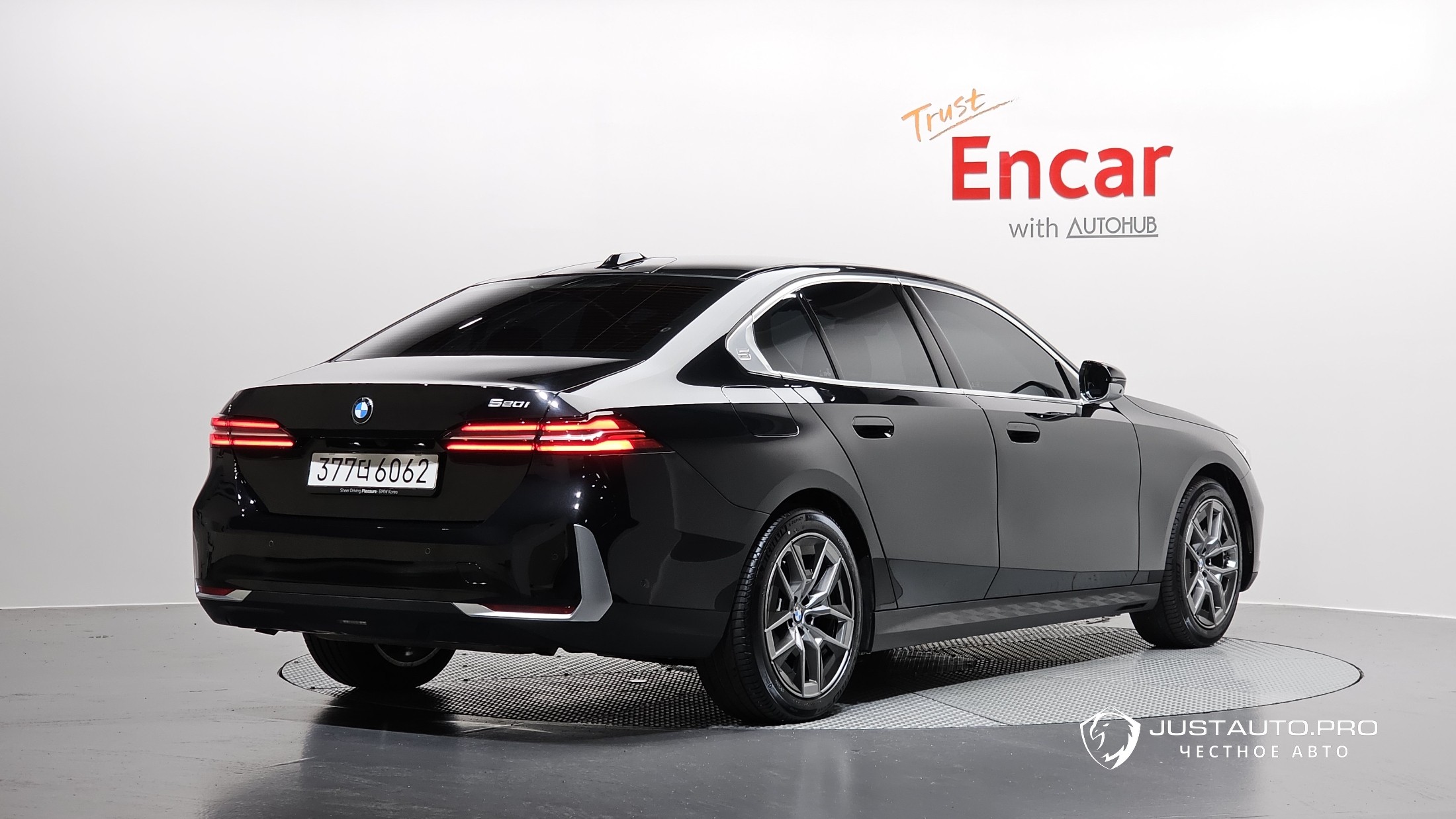 Автомобиль BMW 5-Series
