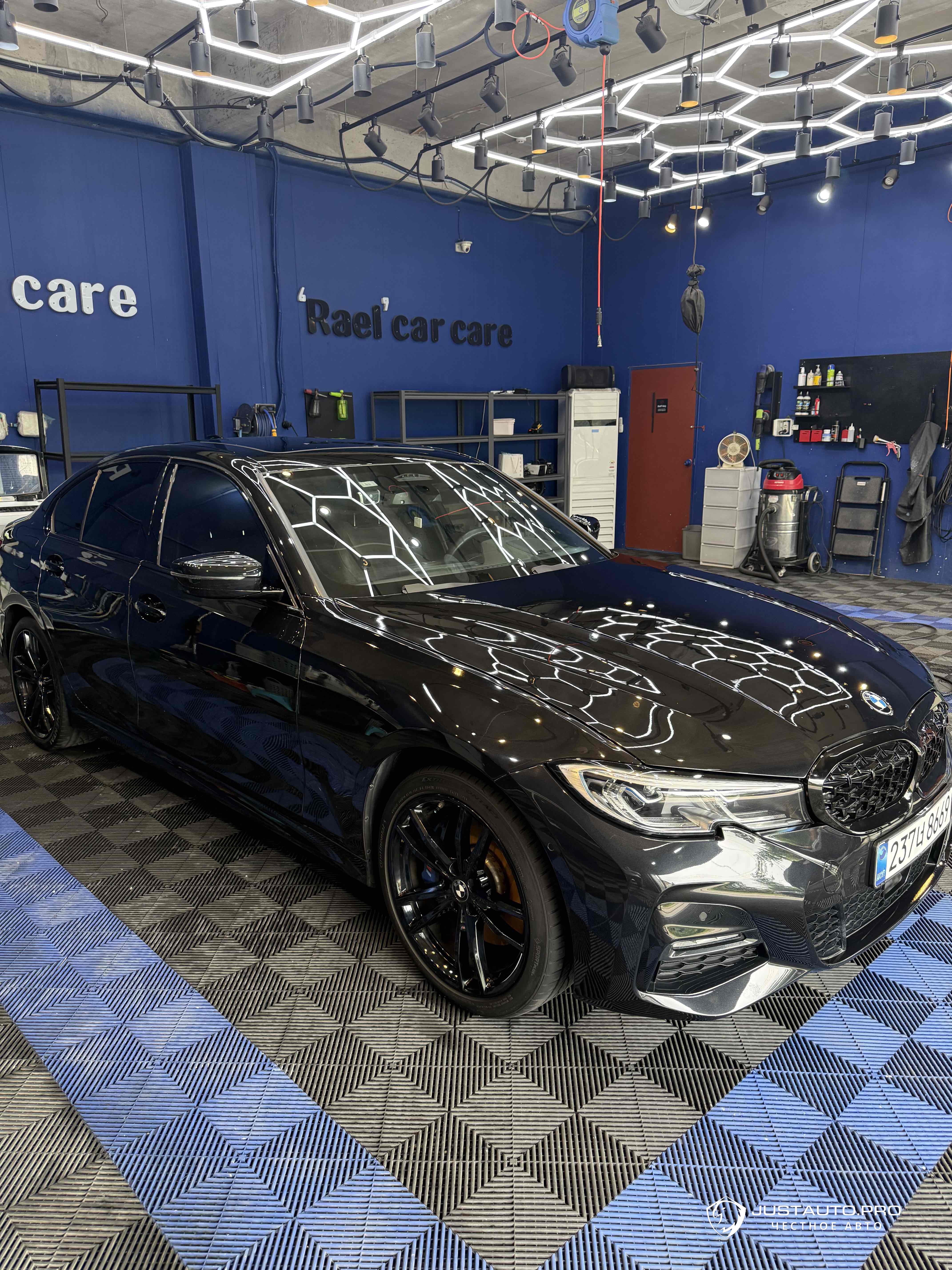 Автомобиль BMW 3-Series