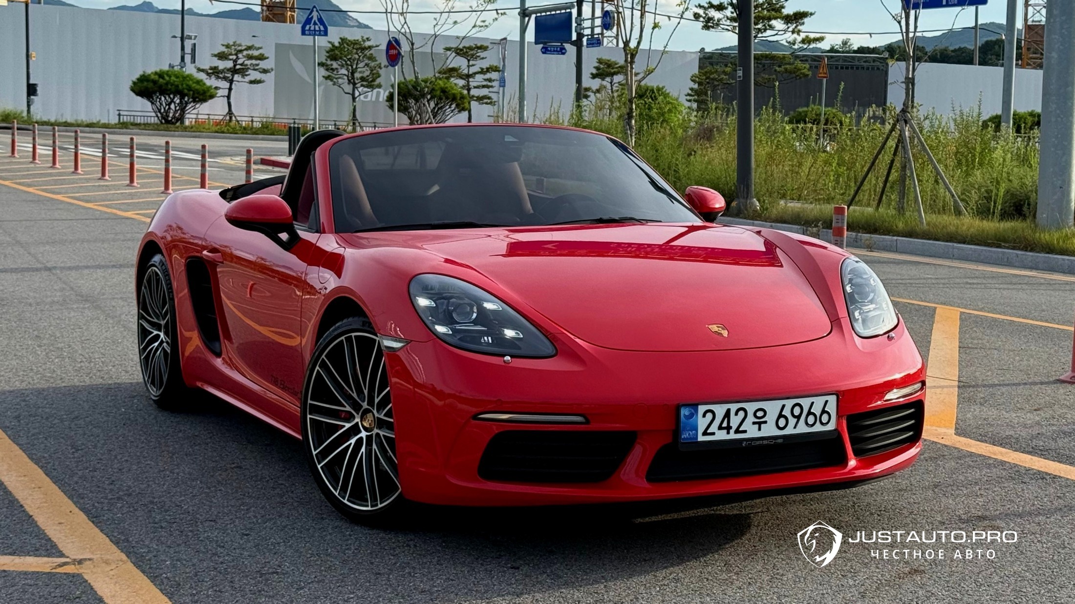 Автомобиль Porsche 718