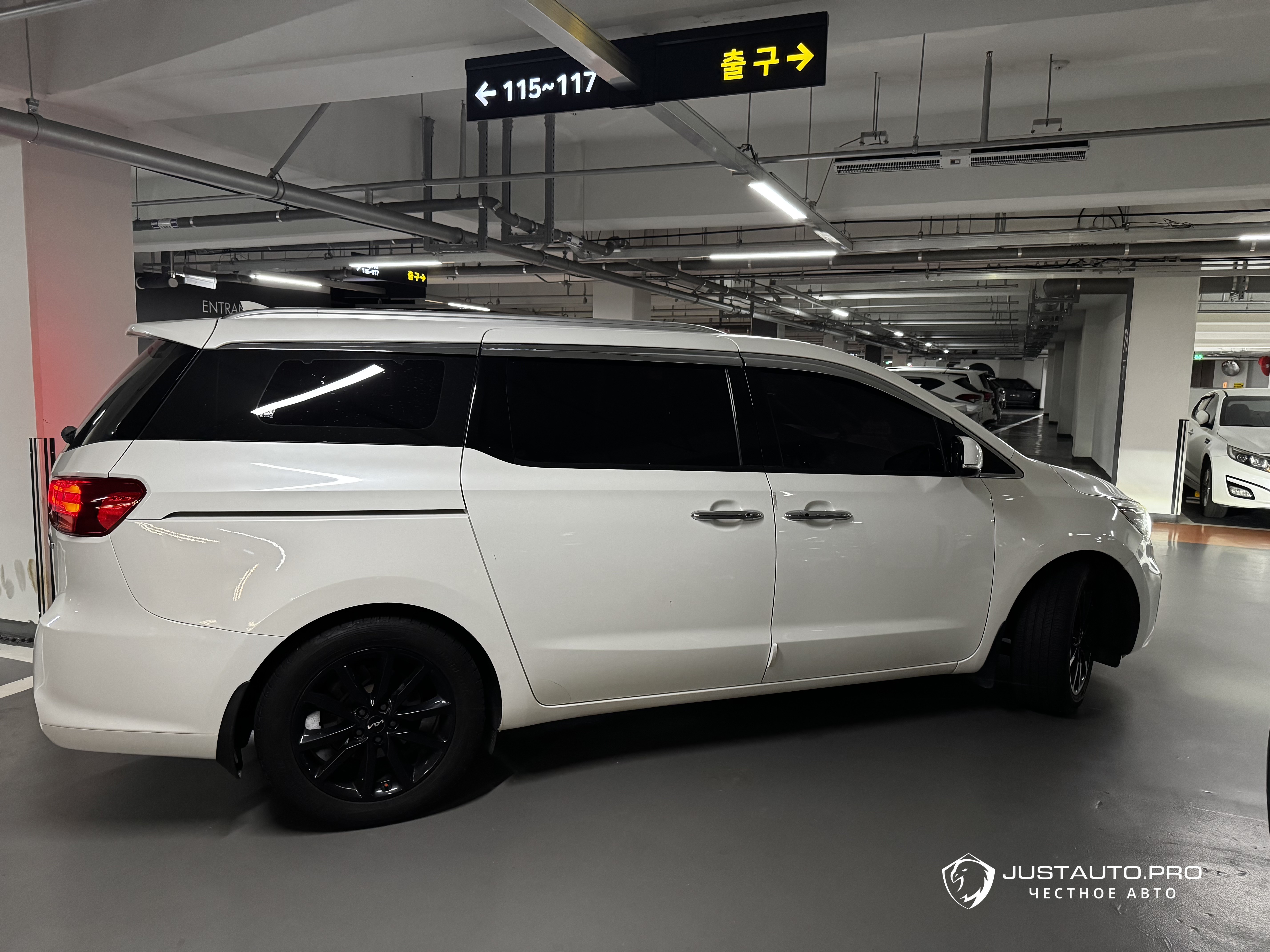 Автомобиль Kia Canival