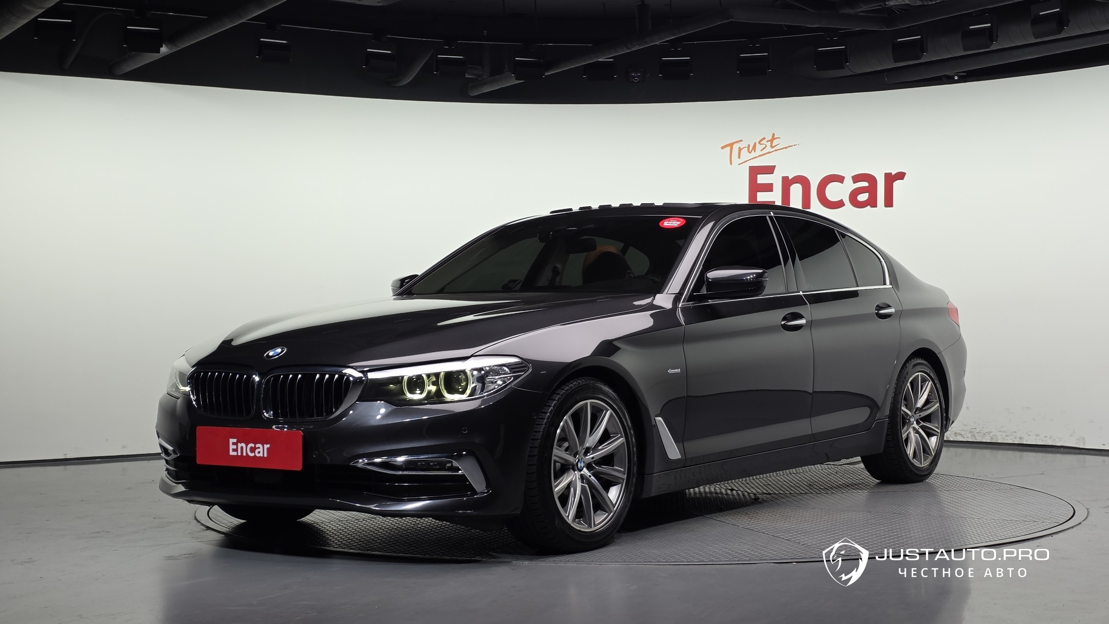 Автомобиль BMW 5-Series