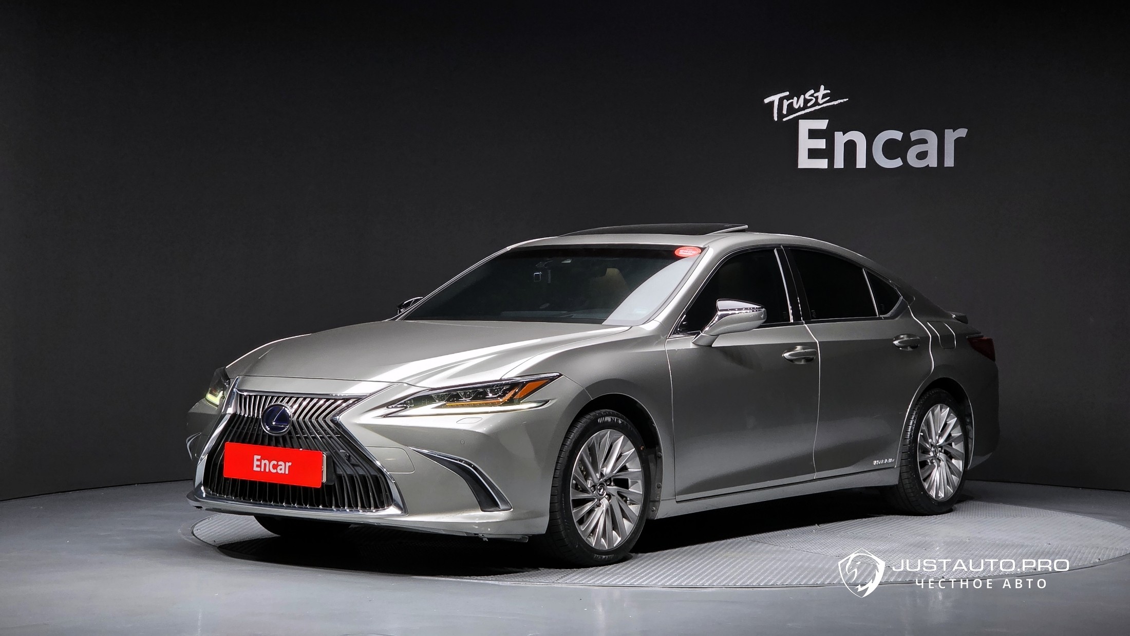 Автомобиль Lexus ES
