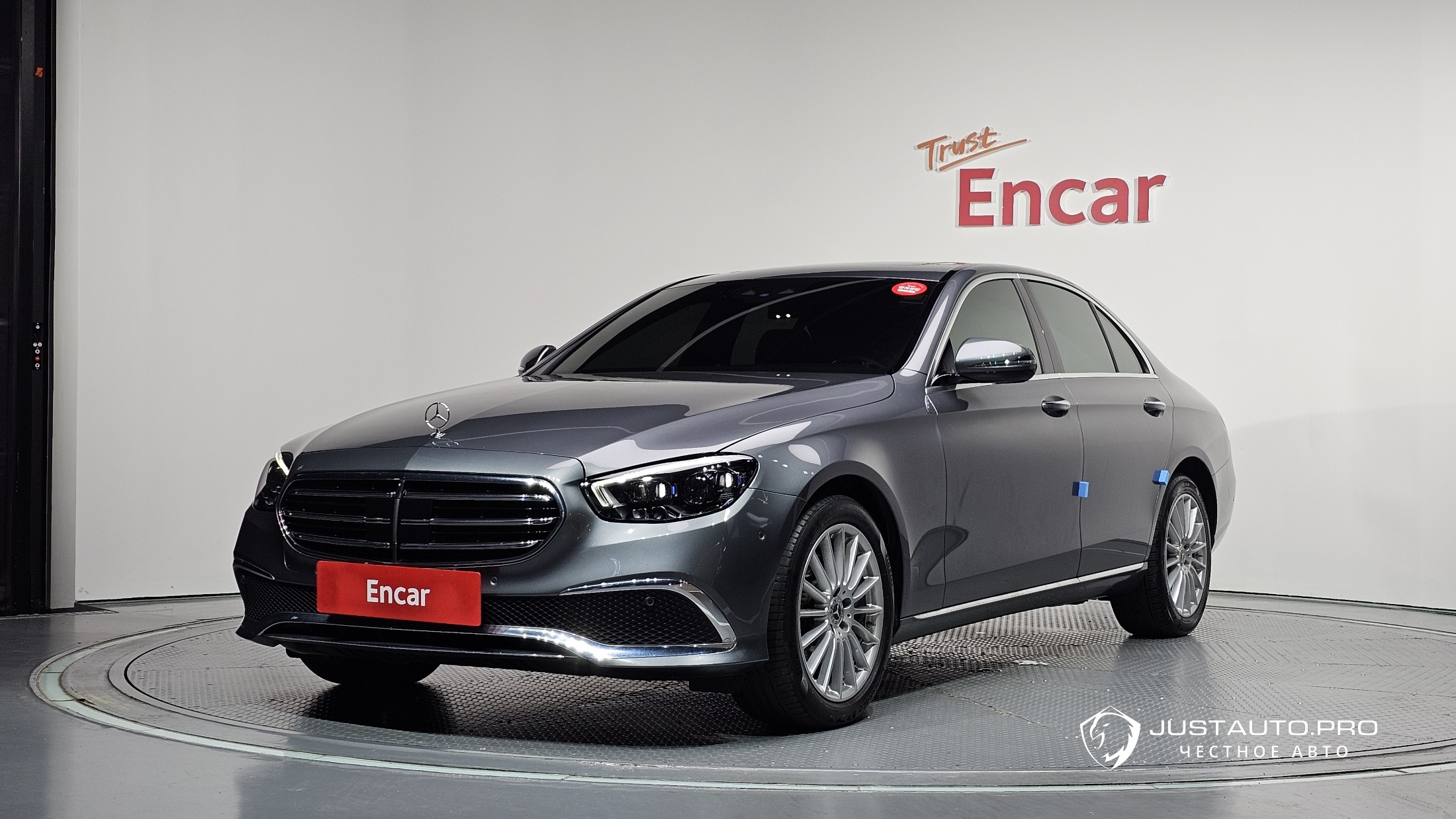 Автомобиль Mercedes-Benz E-Class