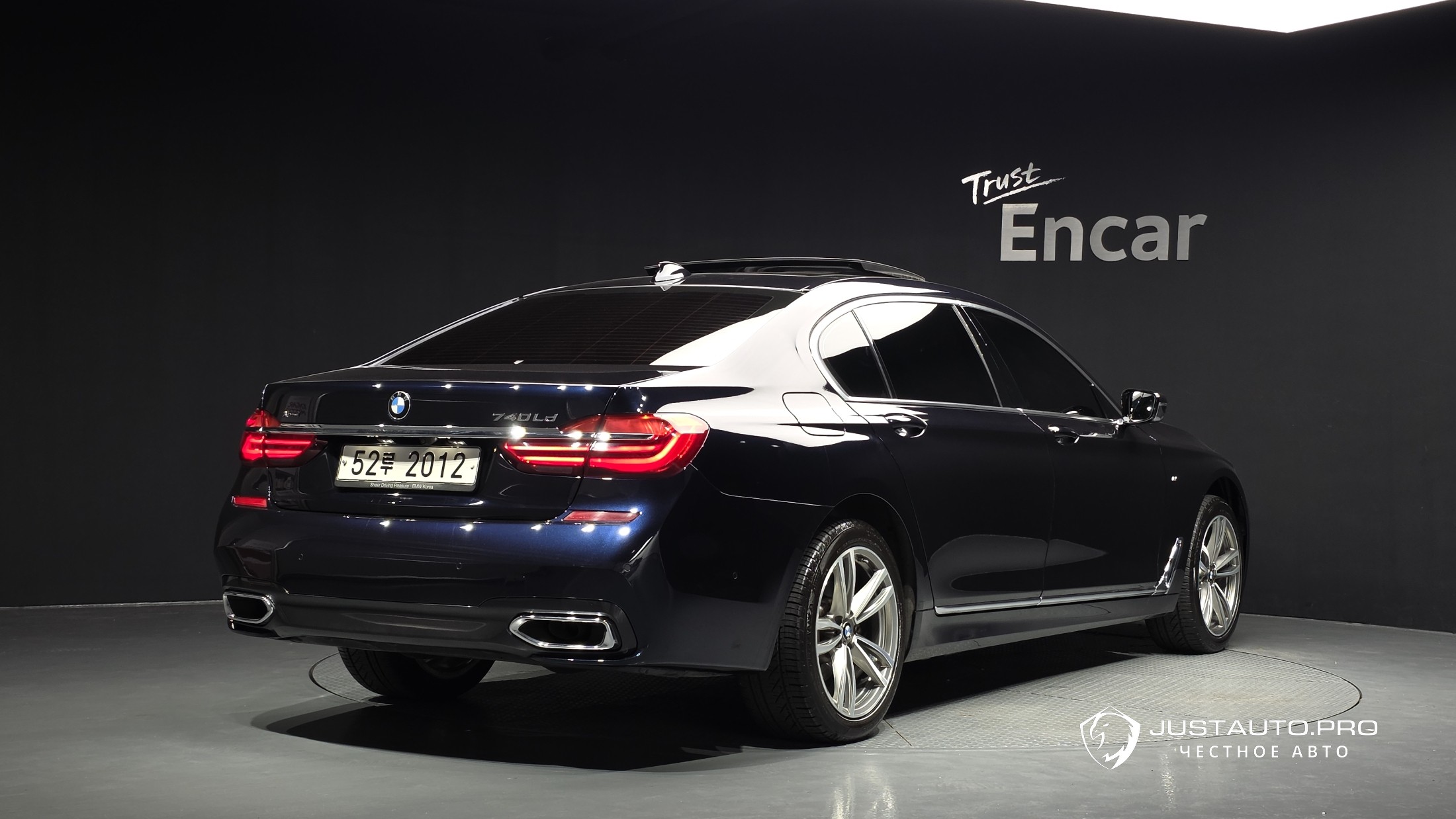 Автомобиль BMW 7-Series