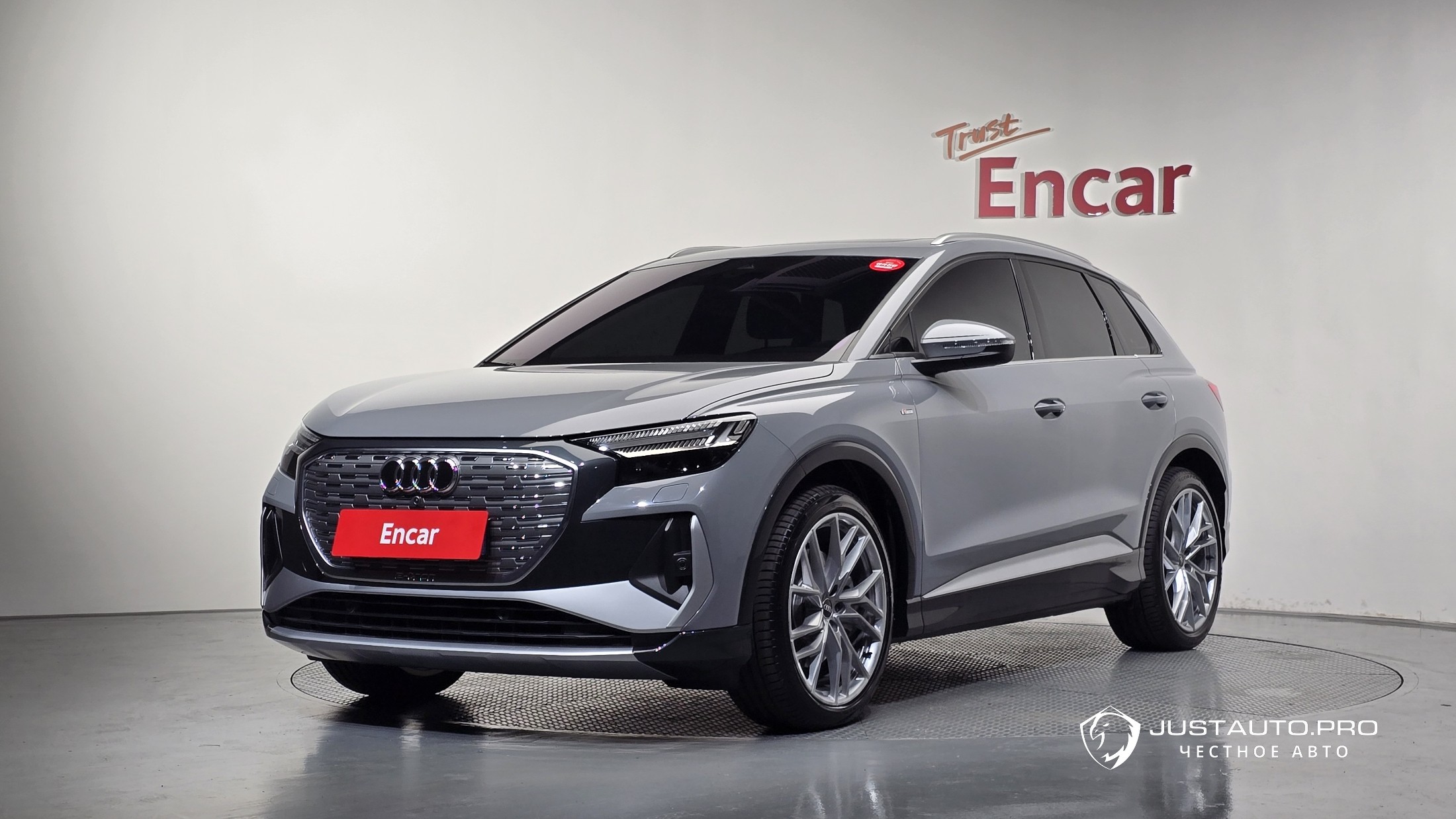 Автомобиль Audi Q4 e-tron