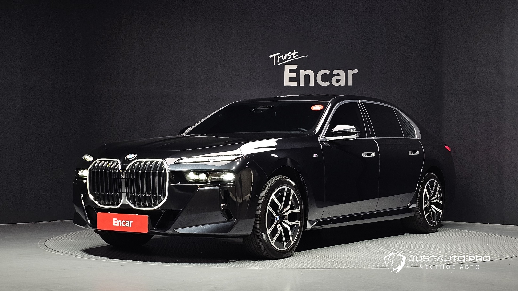 Автомобиль BMW 7-Series