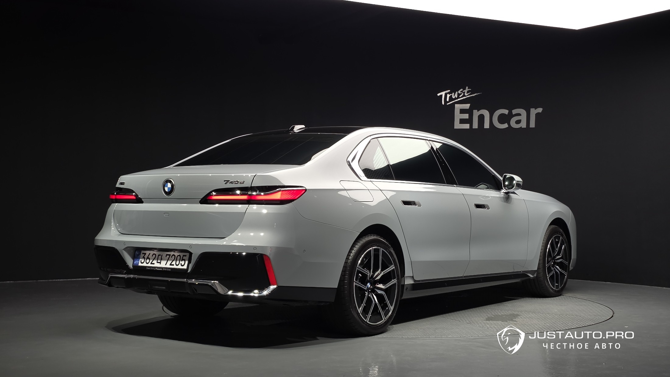 Автомобиль BMW 7-Series