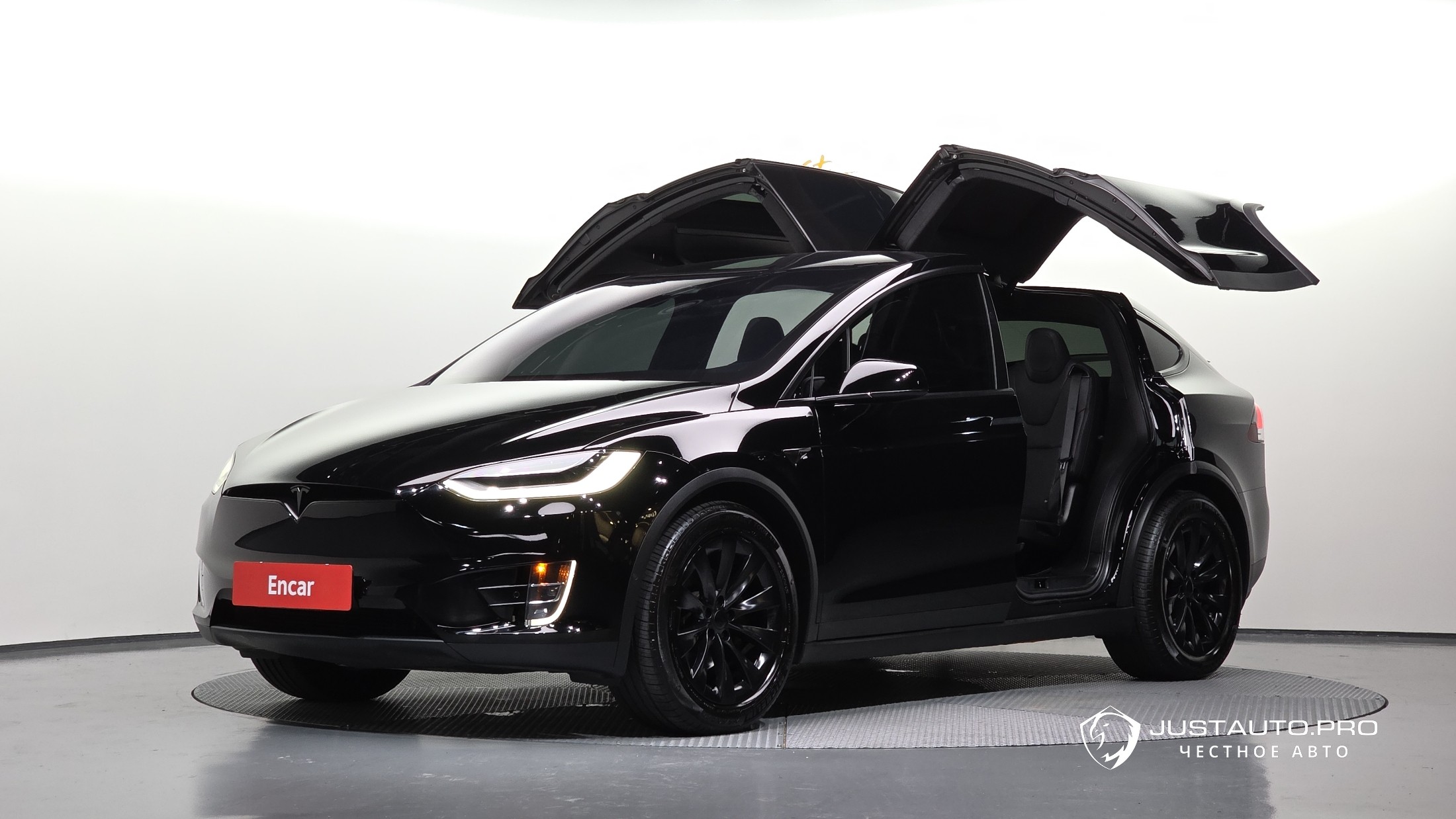 Автомобиль Tesla Model X