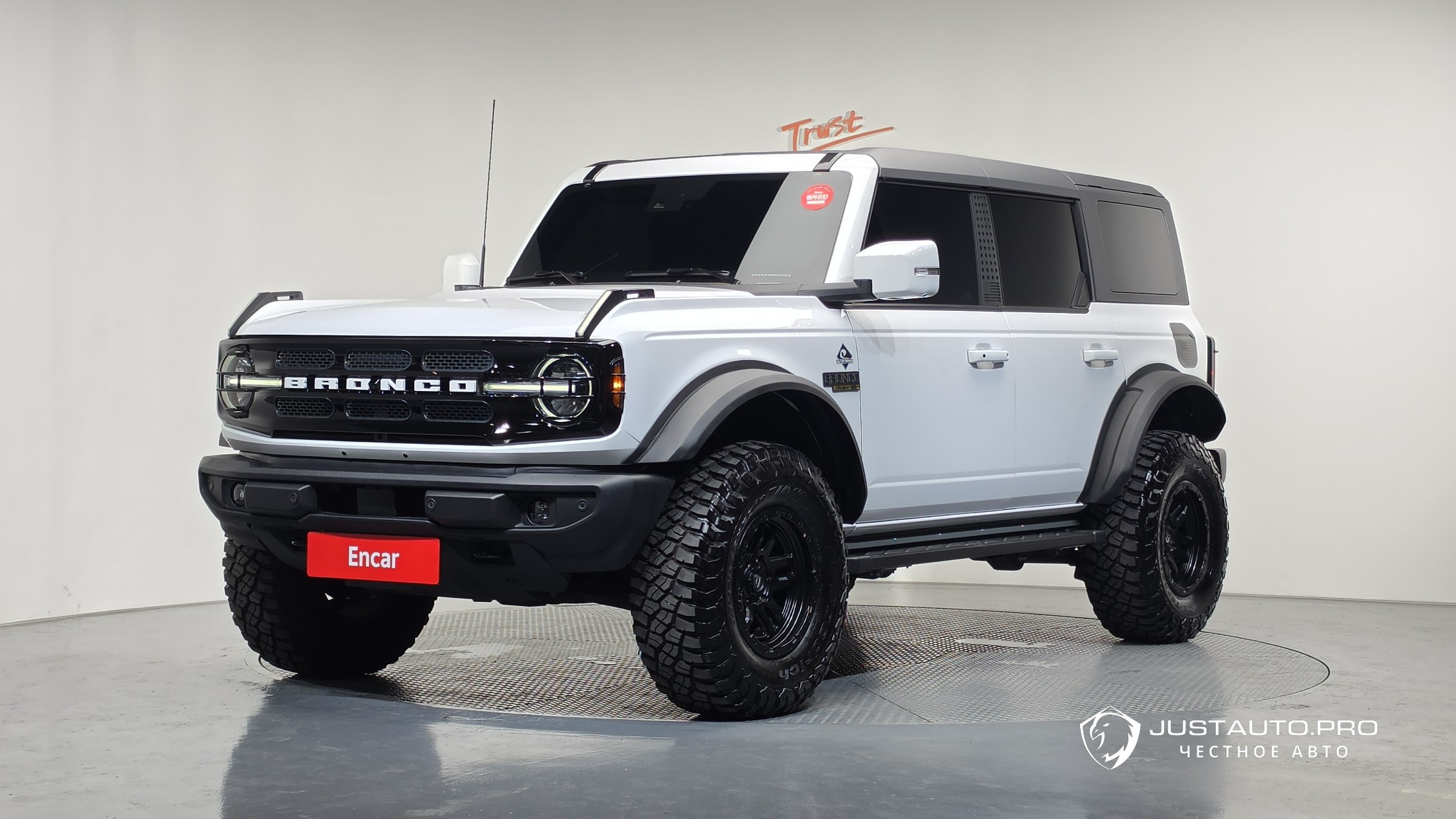 Автомобиль Ford Bronco