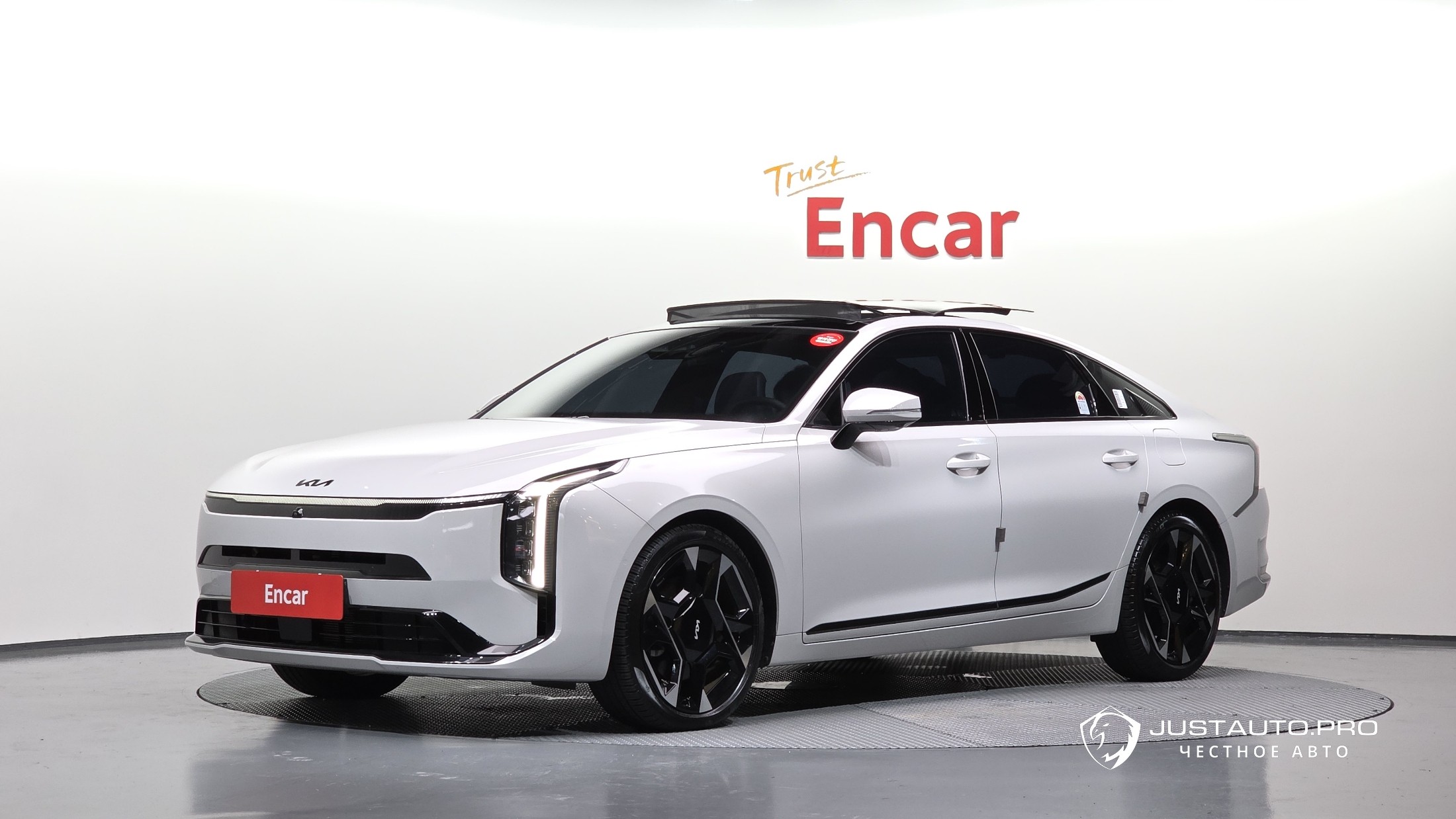 Автомобиль Kia K8