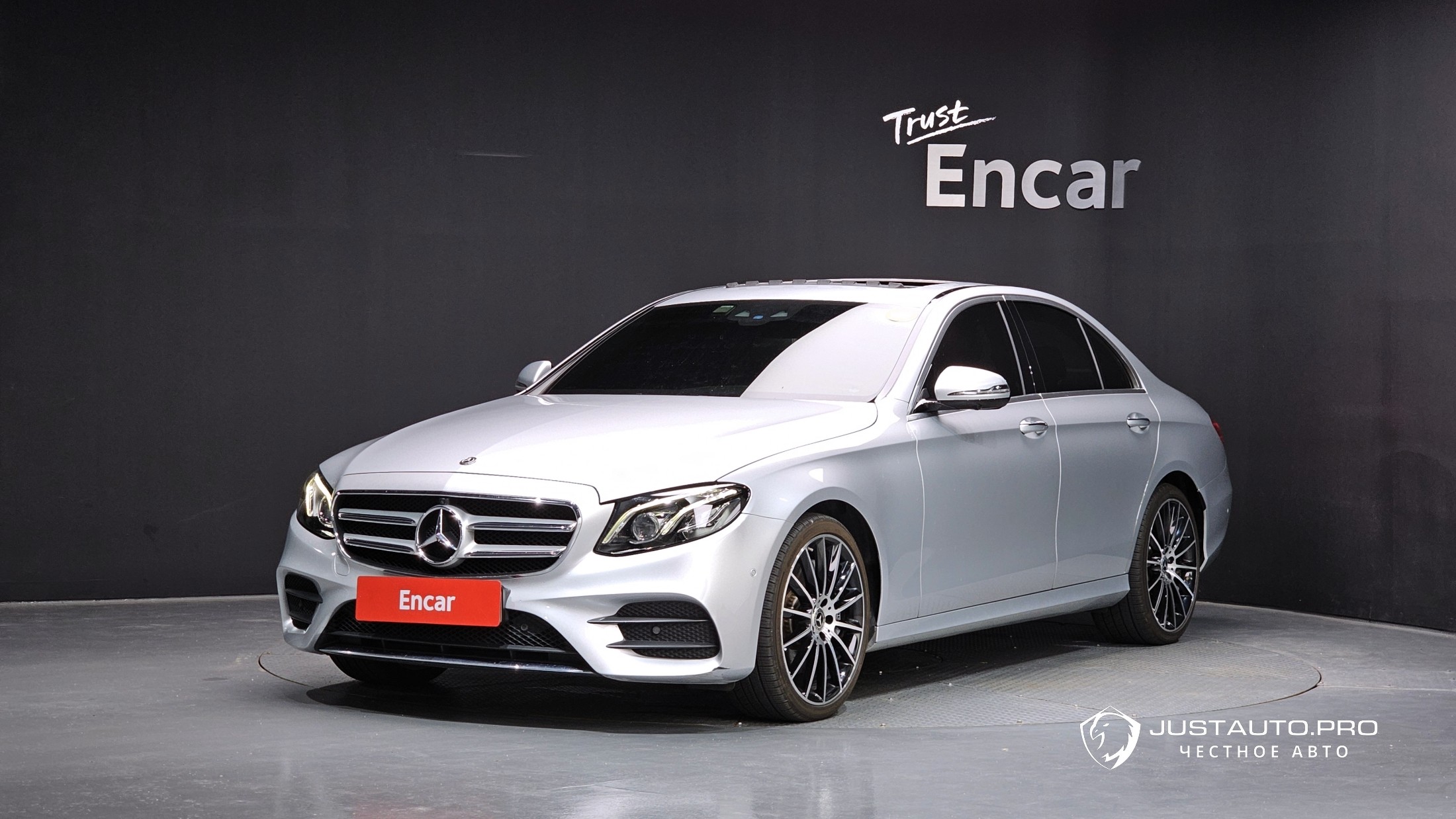 Автомобиль Mercedes-Benz E-Class