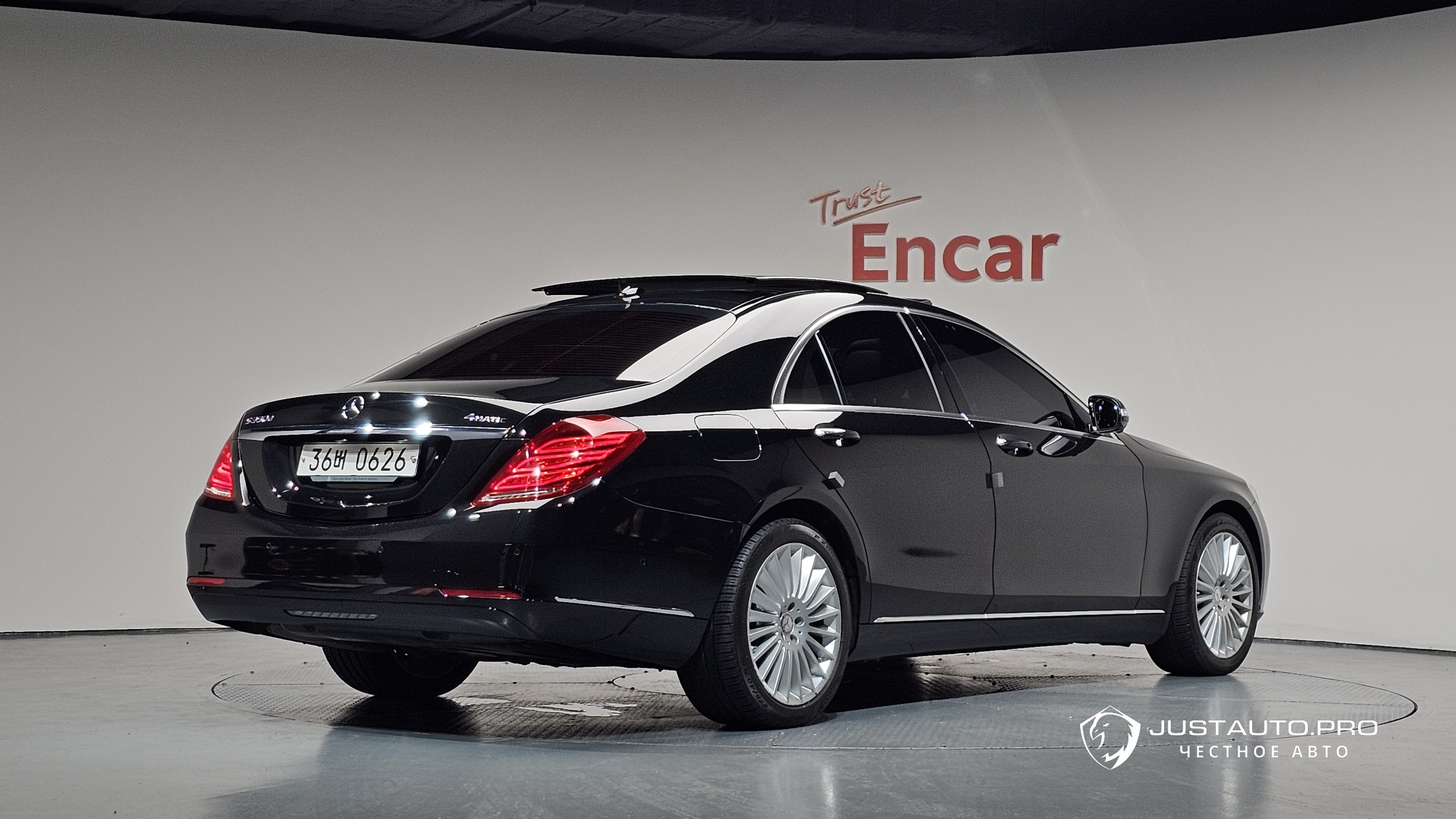 Автомобиль Mercedes-Benz S-Class