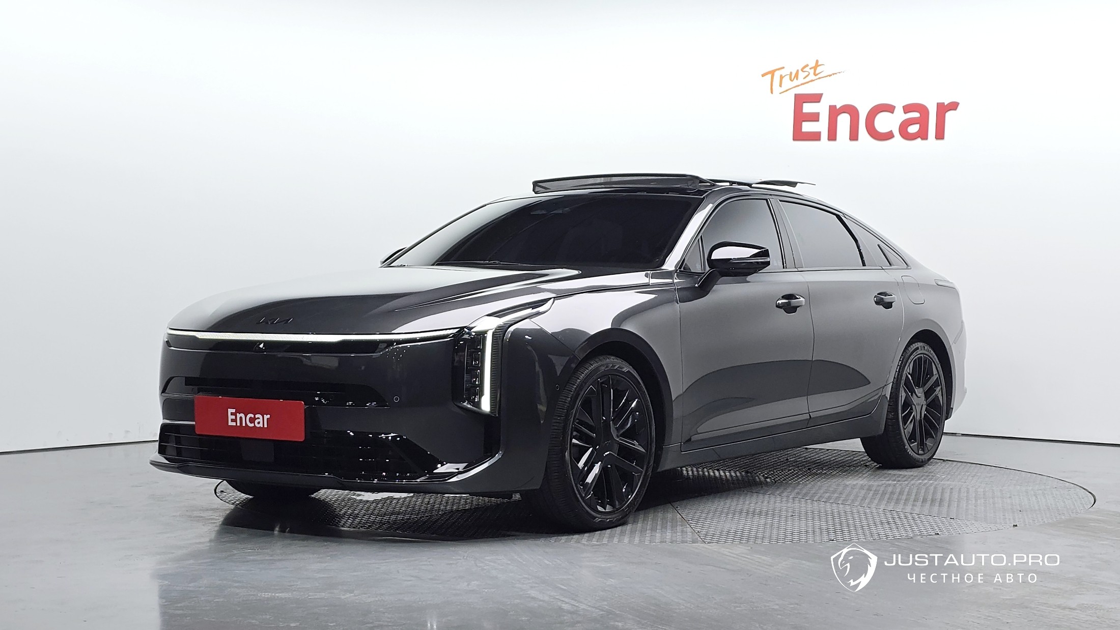 Автомобиль Kia K8