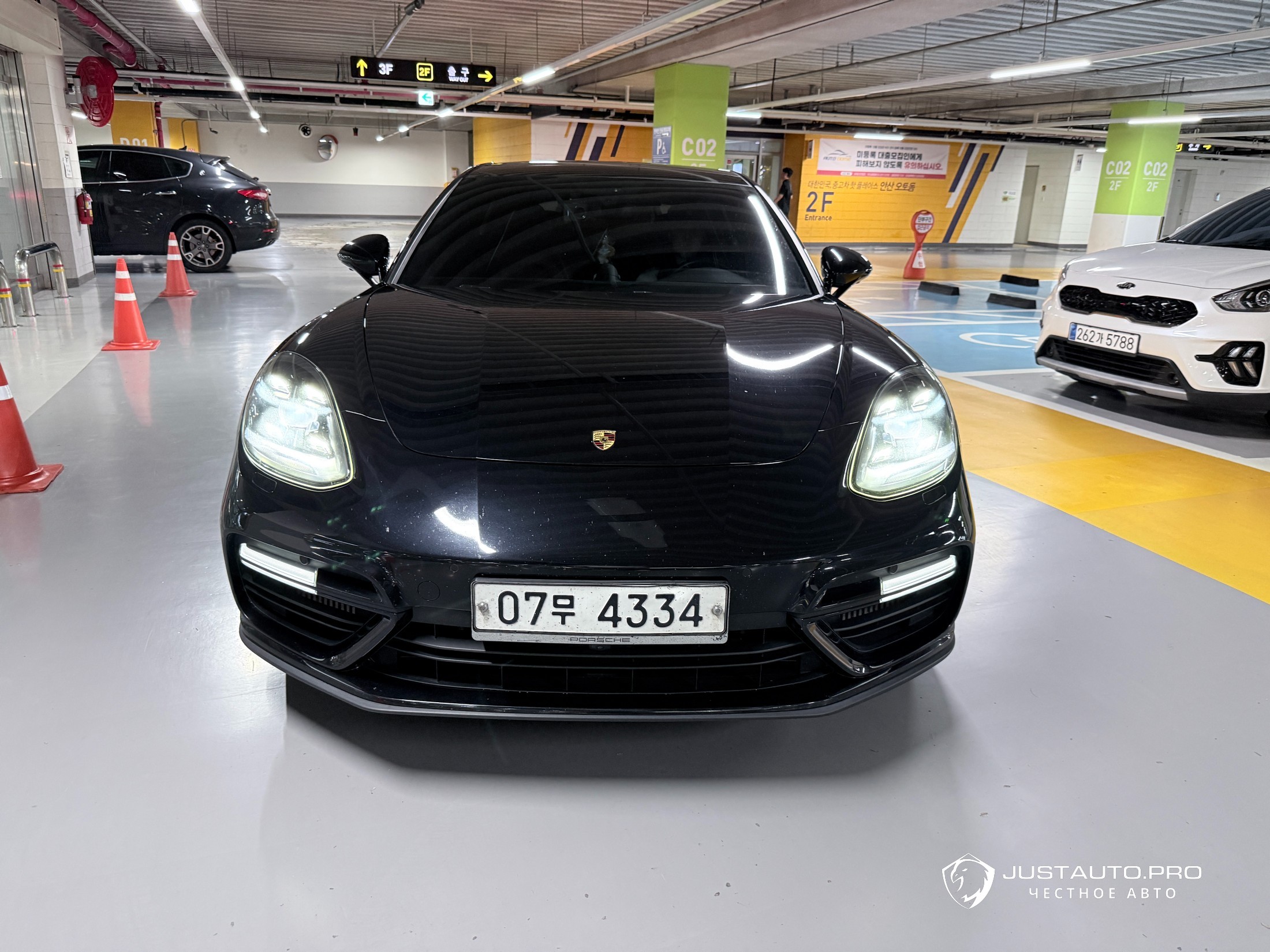 Автомобиль Porsche Panamera