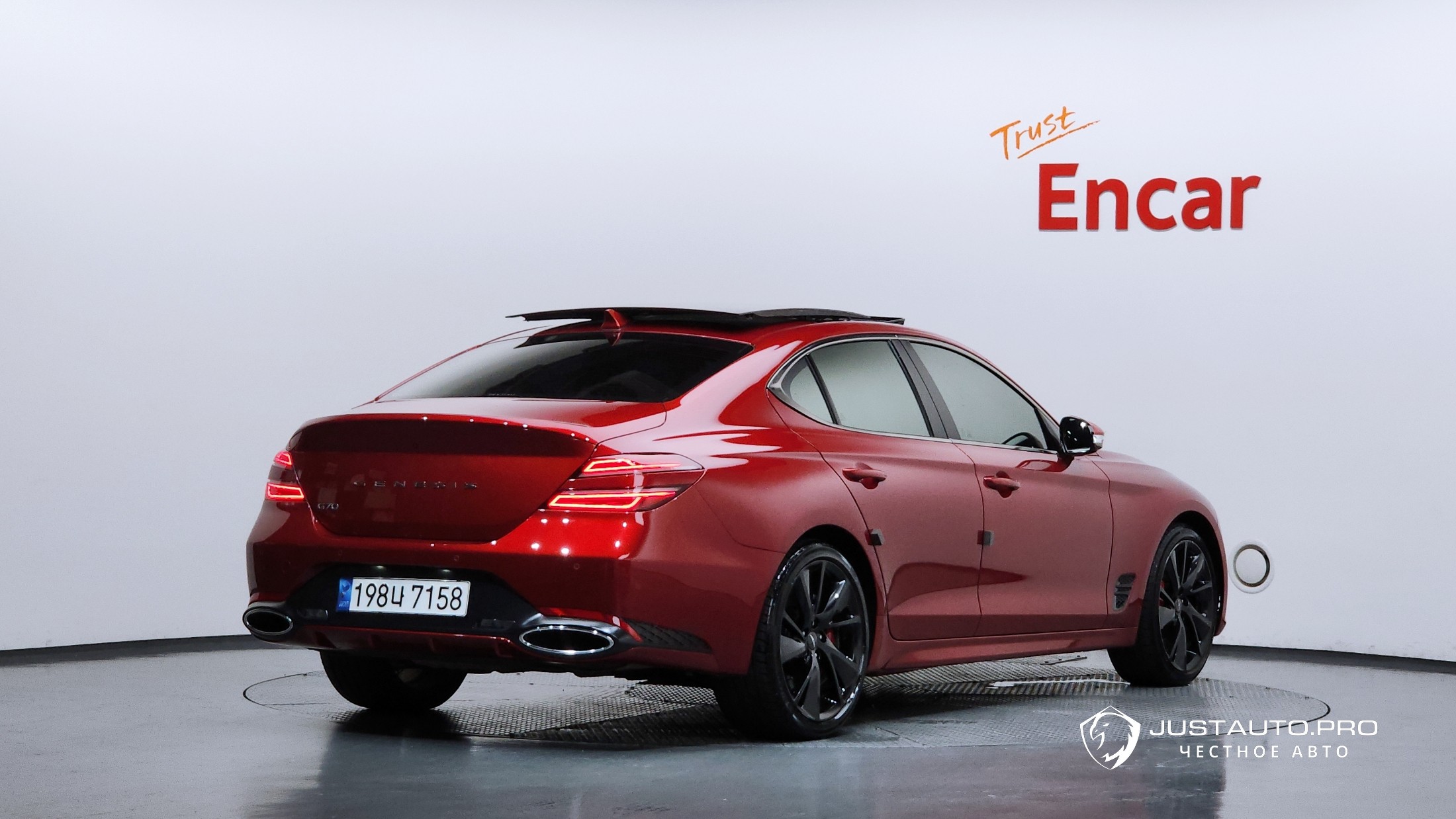 Автомобиль Genesis G70