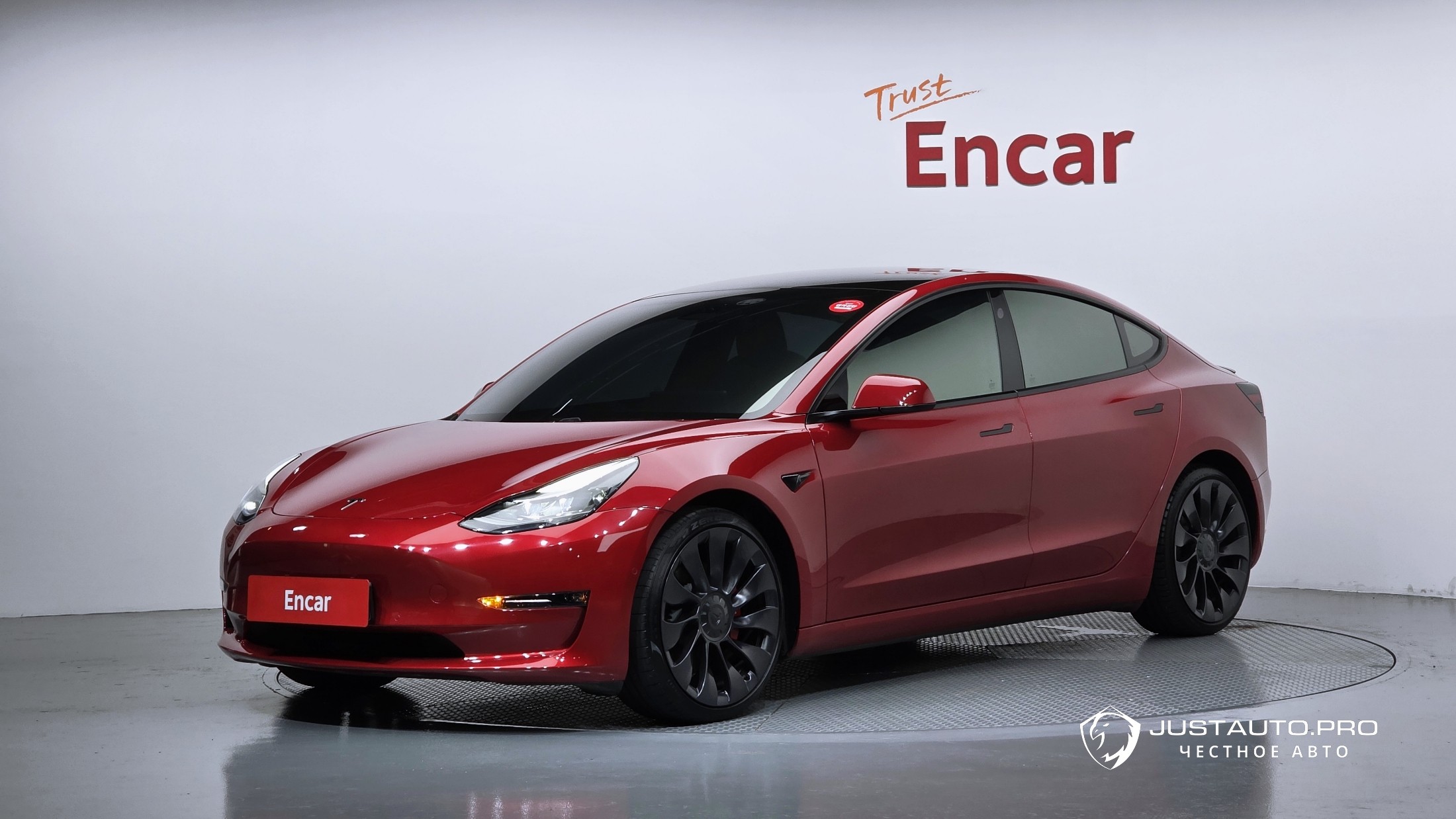 Автомобиль Tesla Model 3