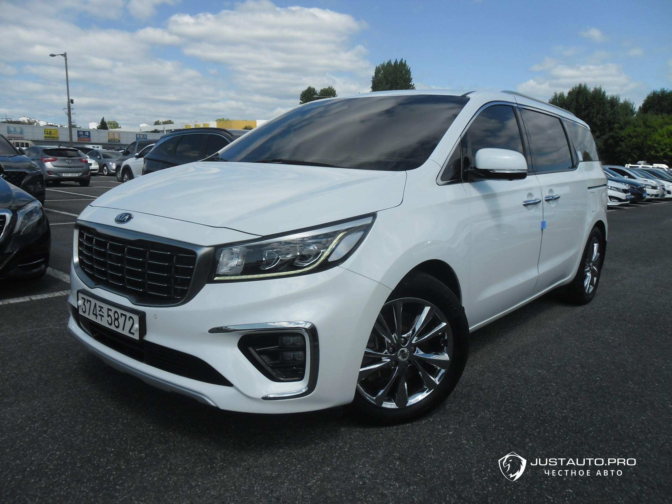 Автомобиль Kia Canival