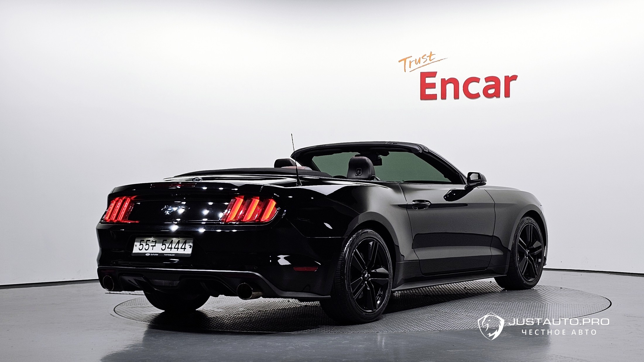 Автомобиль Ford Mustang