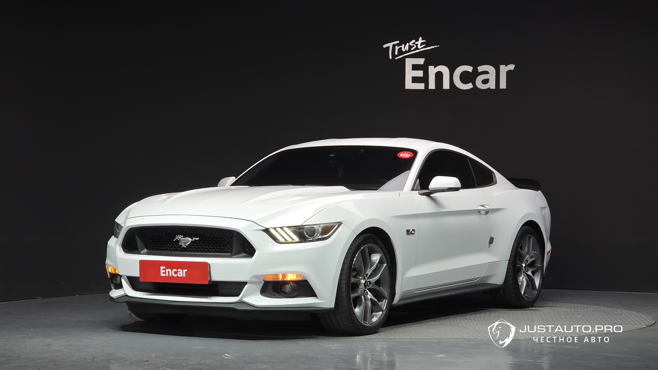 Автомобиль Ford Mustang