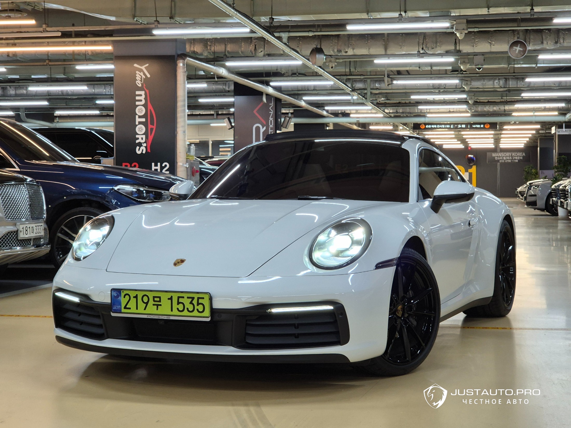 Автомобиль Porsche 911
