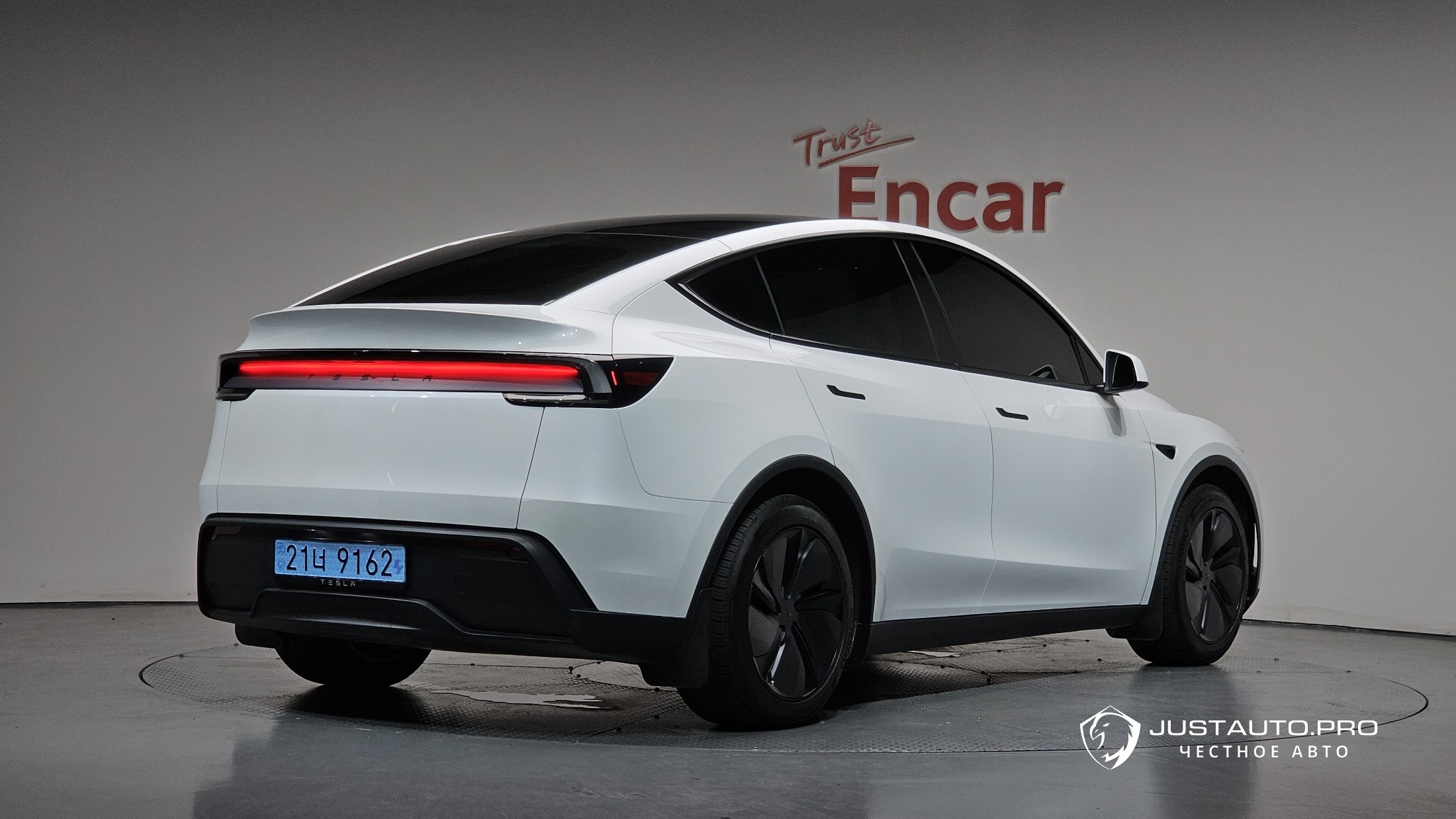 Автомобиль Tesla Model Y