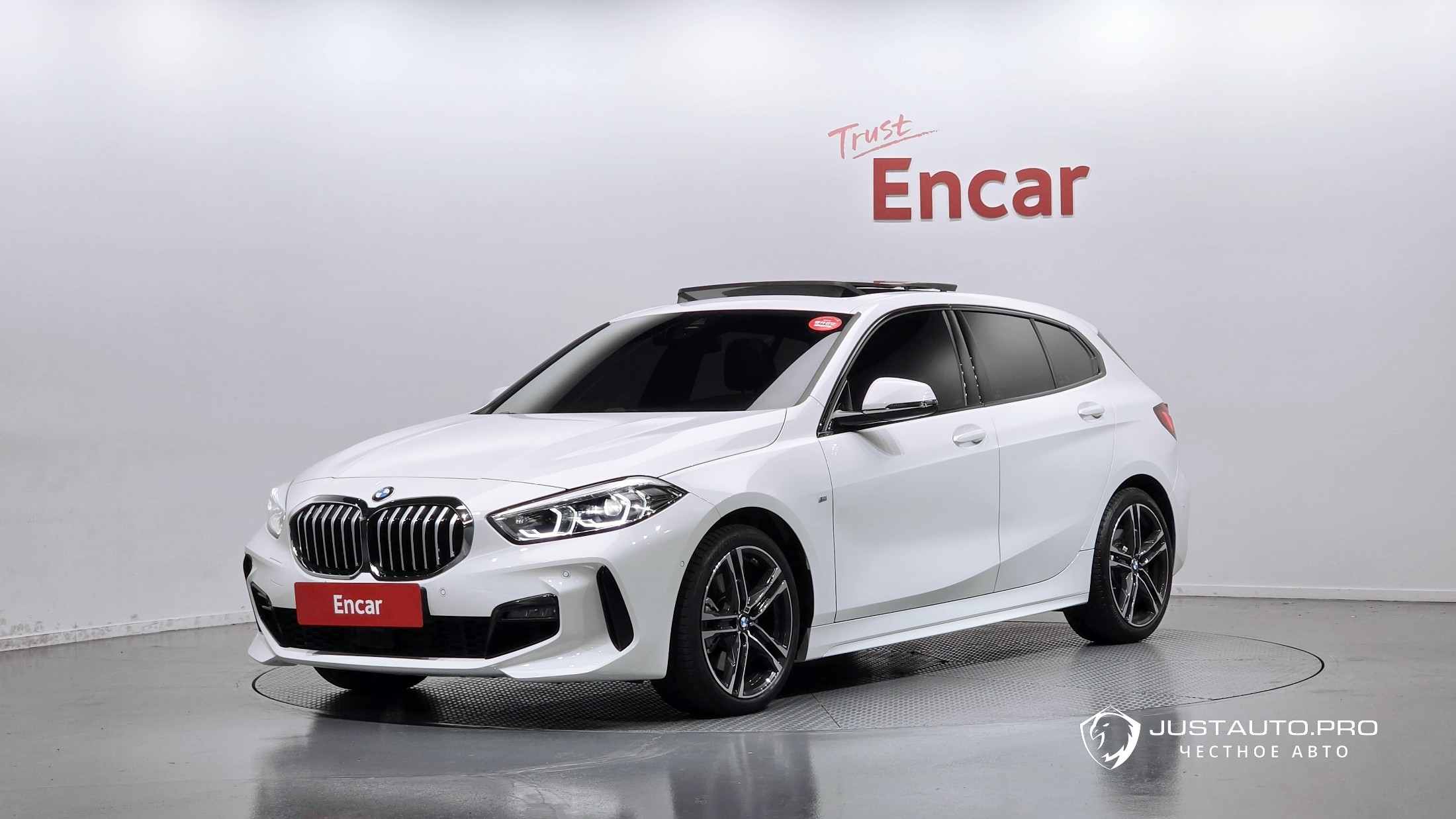 Автомобиль BMW 1-Series