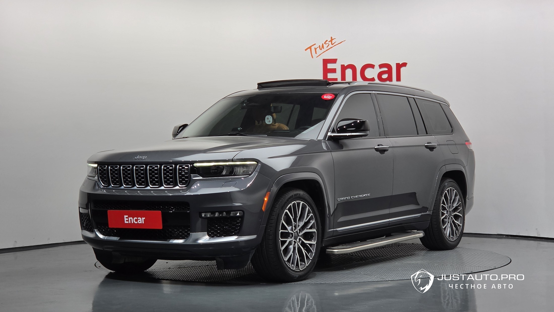 Автомобиль Jeep Cherokee