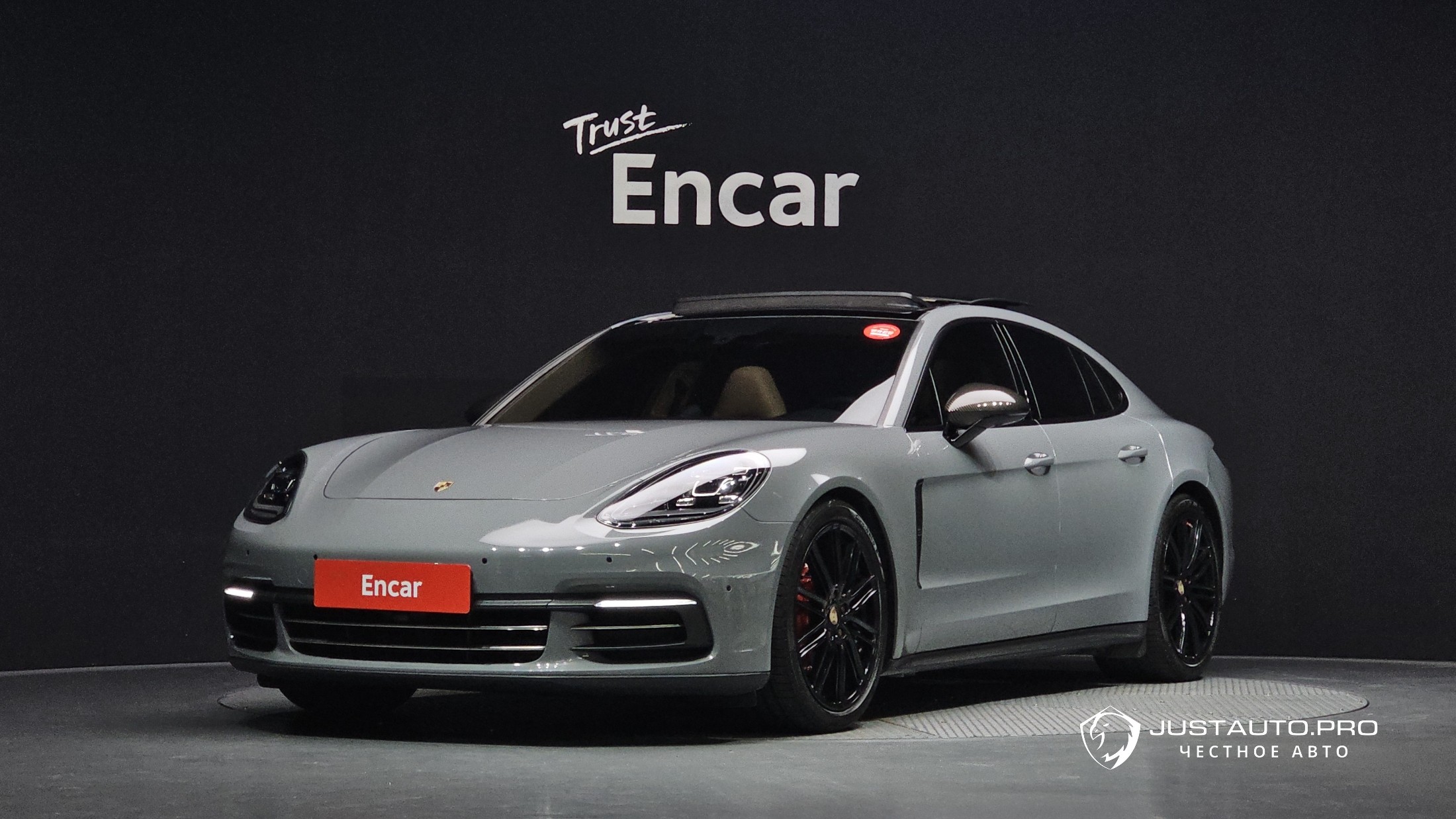 Автомобиль Porsche Panamera
