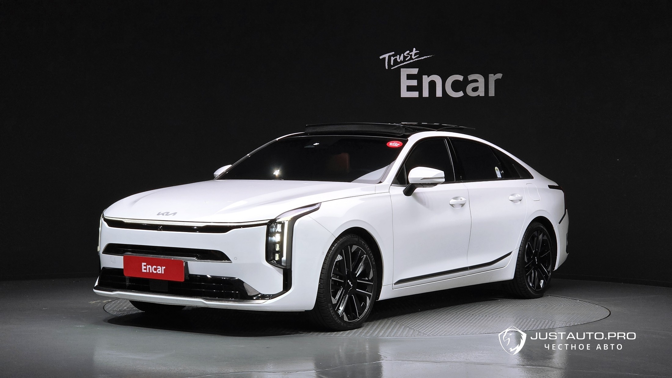 Автомобиль Kia K8