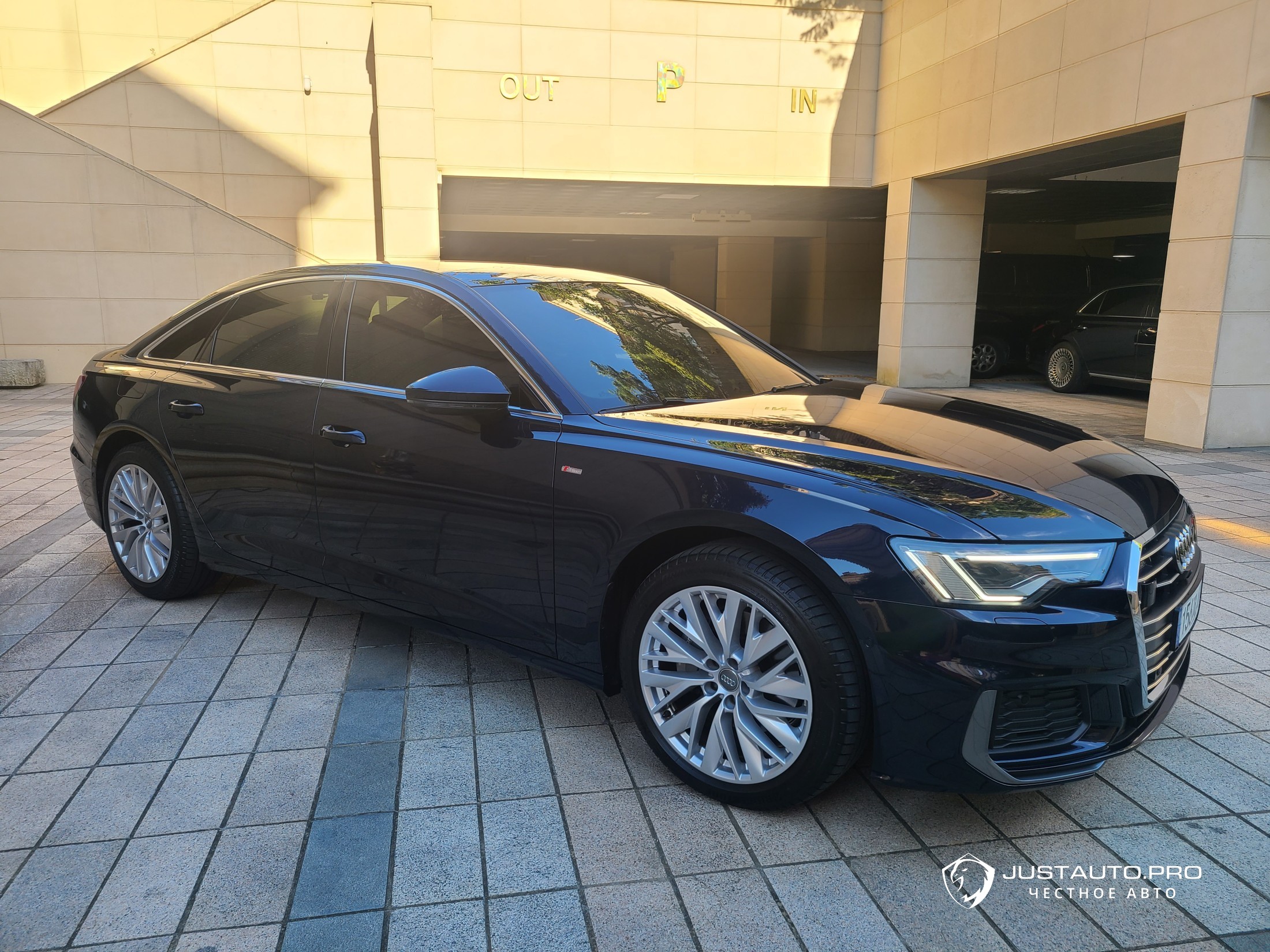 Автомобиль Audi A6