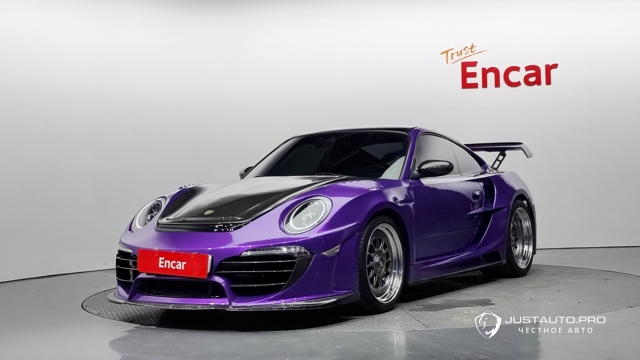 Автомобиль Porsche 911