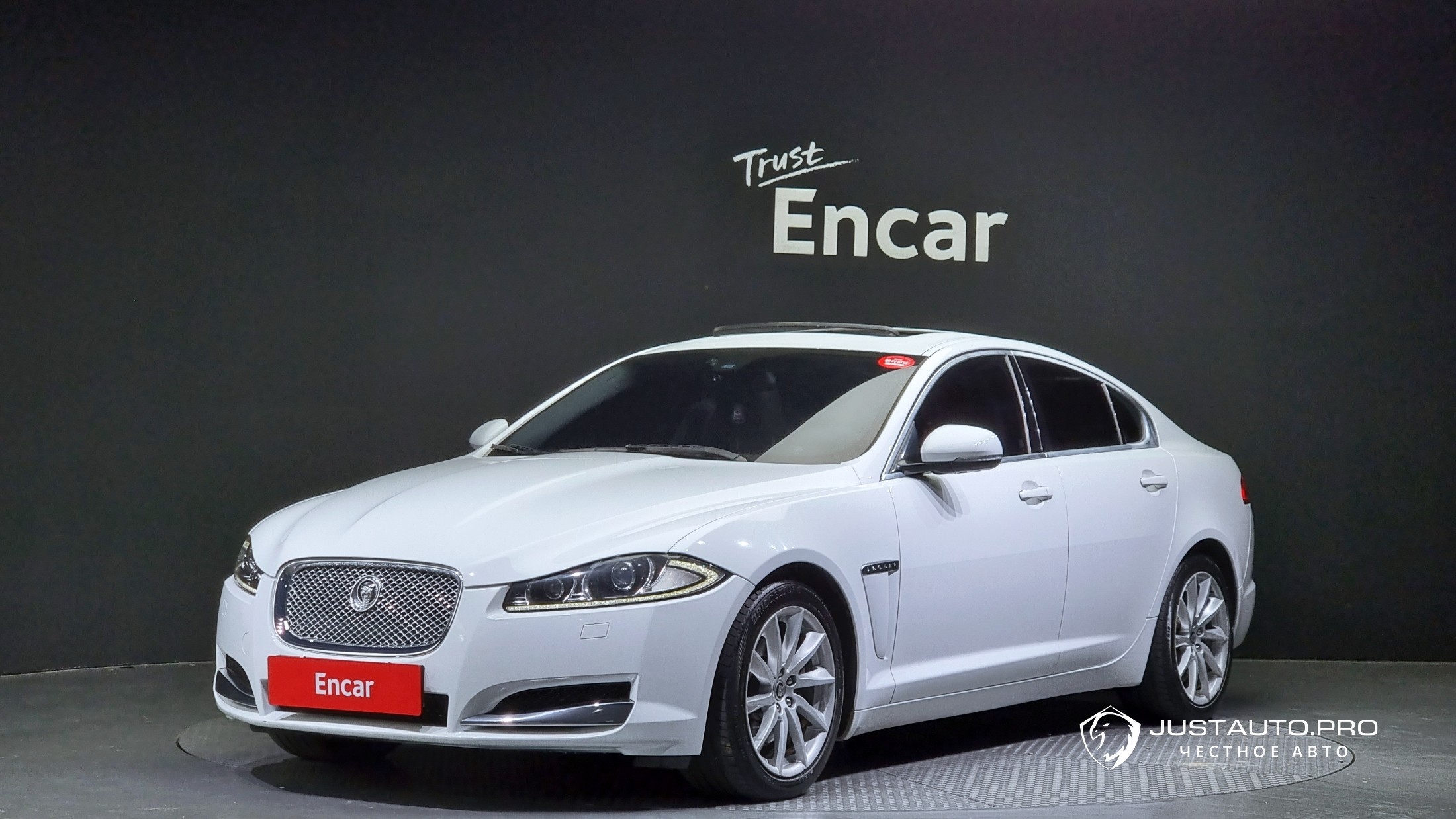 Автомобиль Jaguar XF