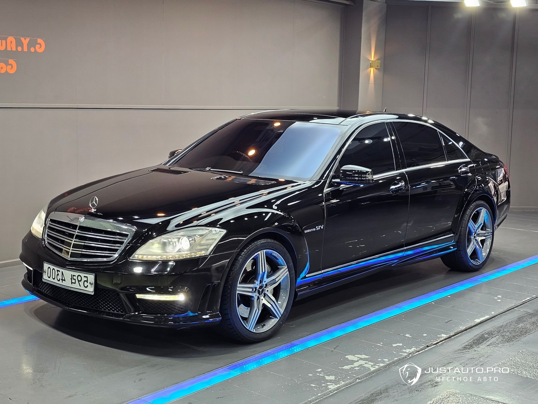 Автомобиль Mercedes-Benz S-Class