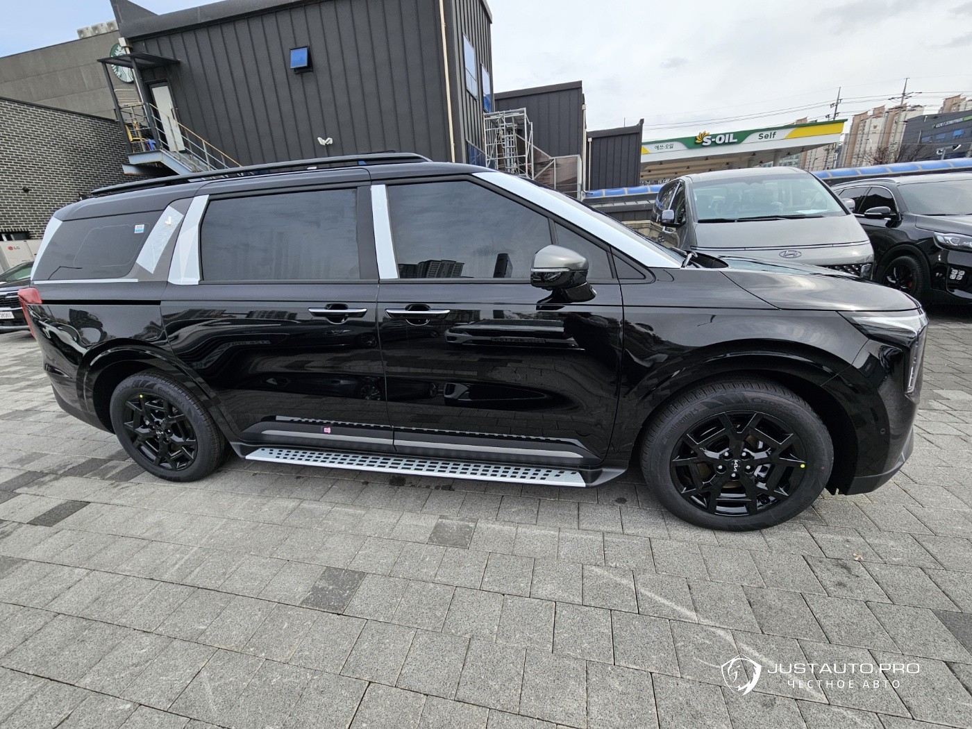 Автомобиль Kia Canival