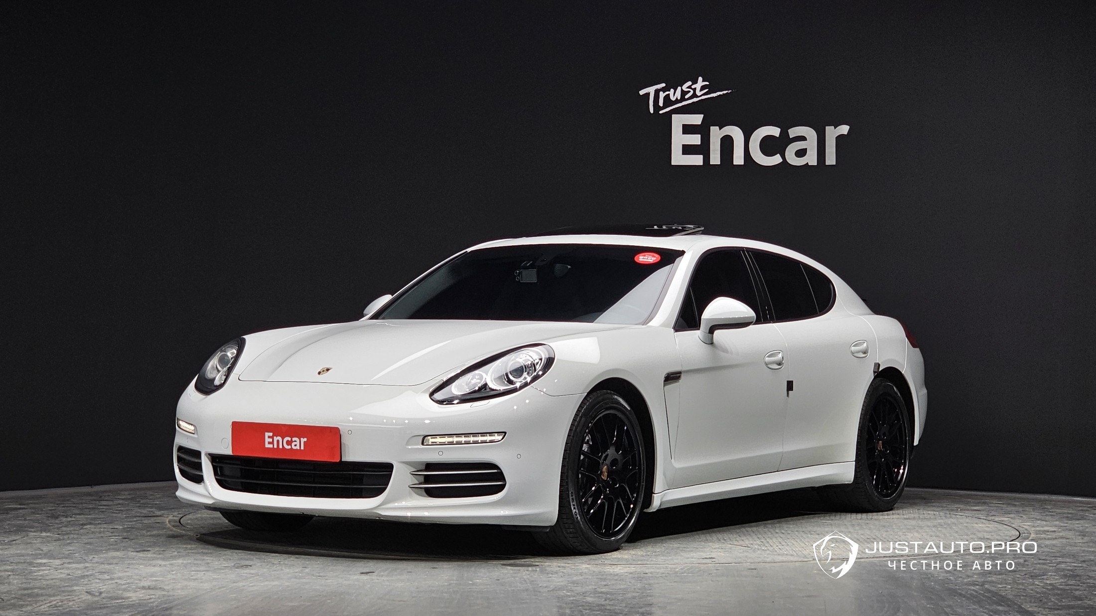 Автомобиль Porsche Panamera