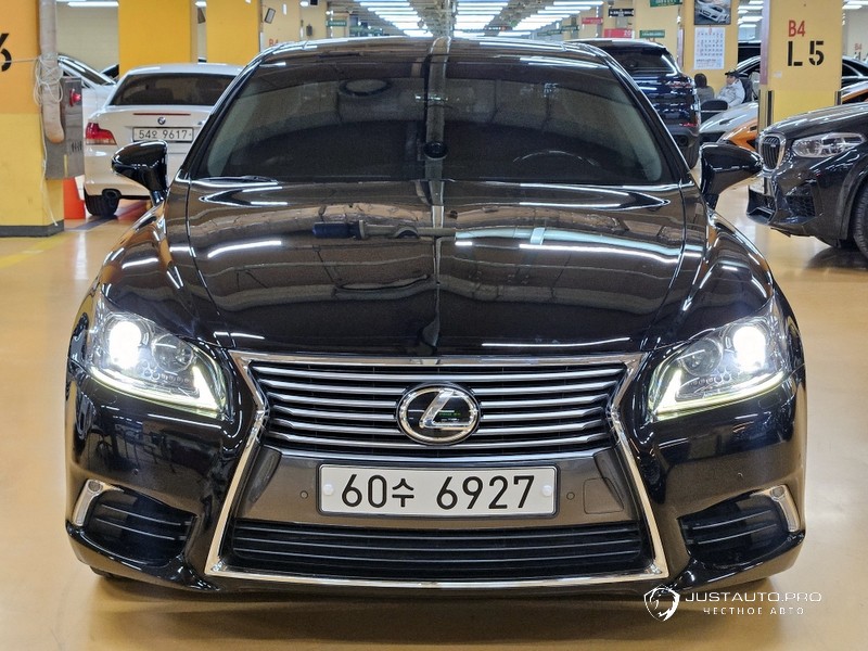 Автомобиль Lexus LS