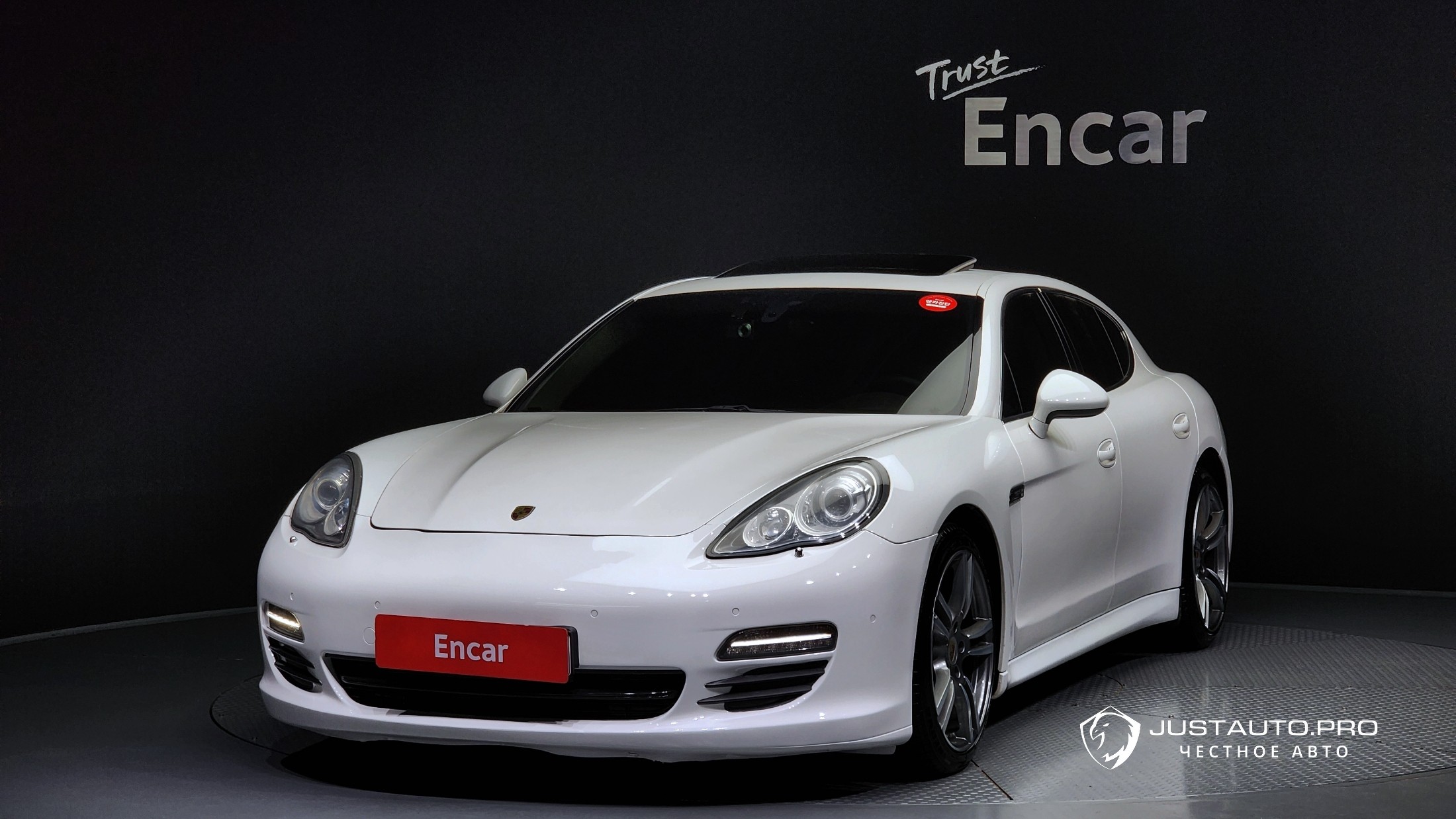 Автомобиль Porsche Panamera
