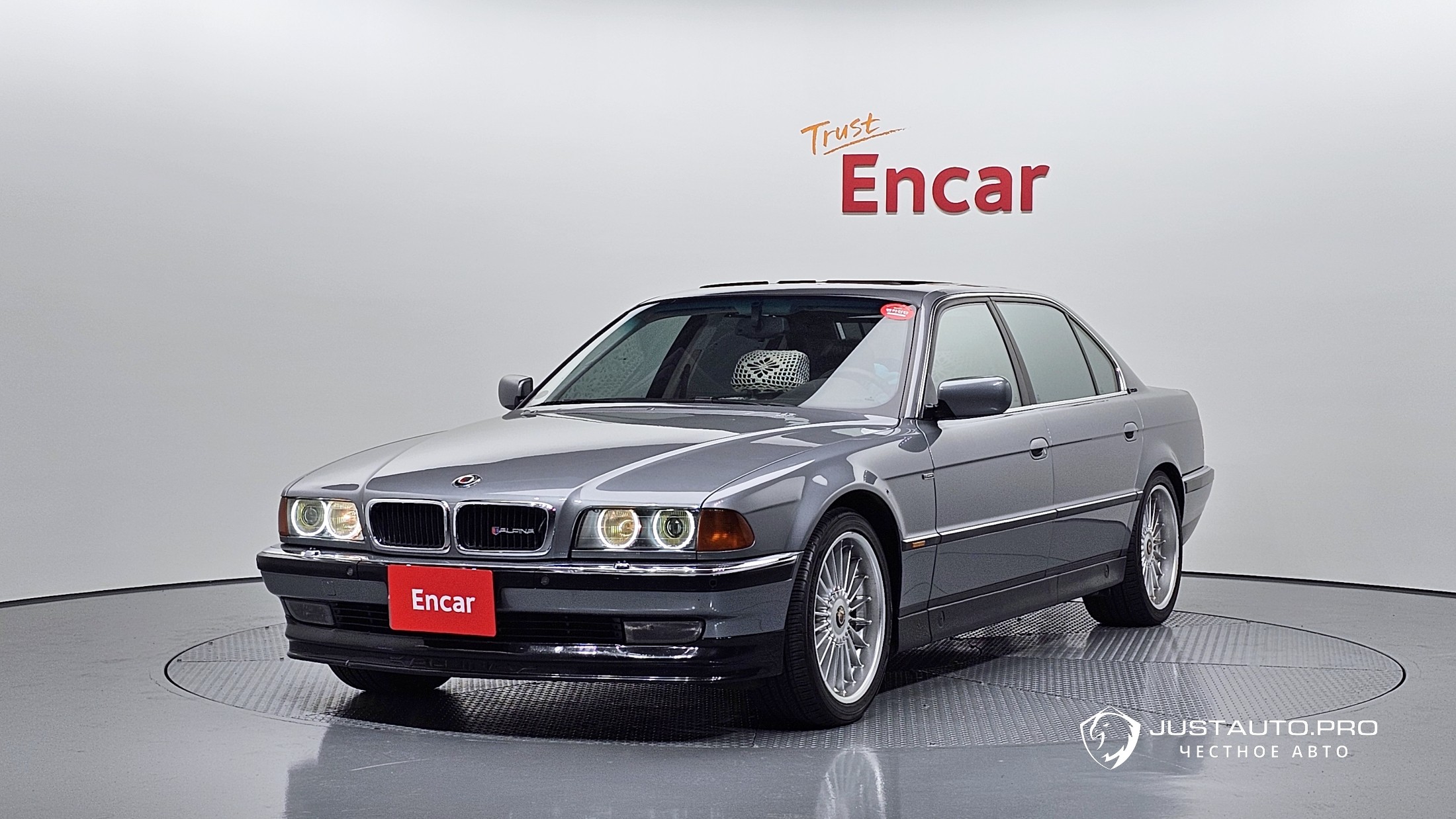Автомобиль BMW 7-Series
