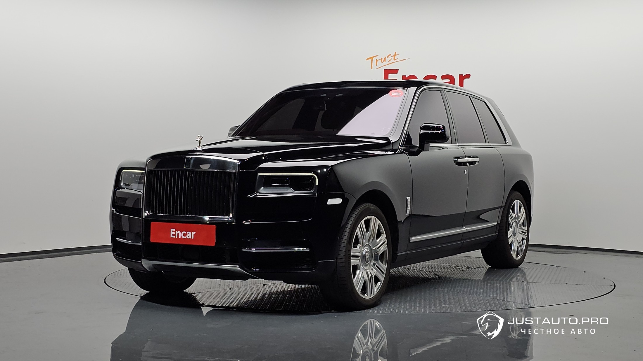 Автомобиль Rolls-Royce Cullinan