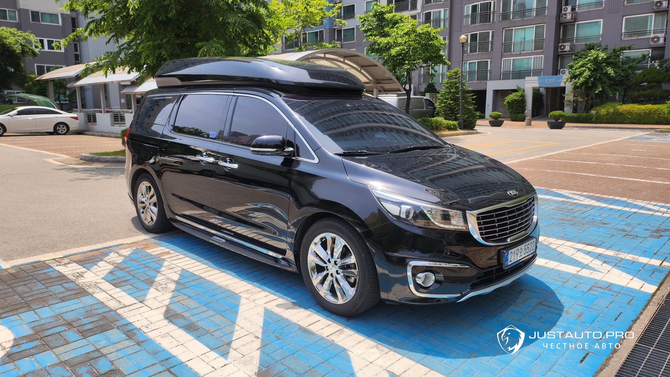 Автомобиль Kia Canival