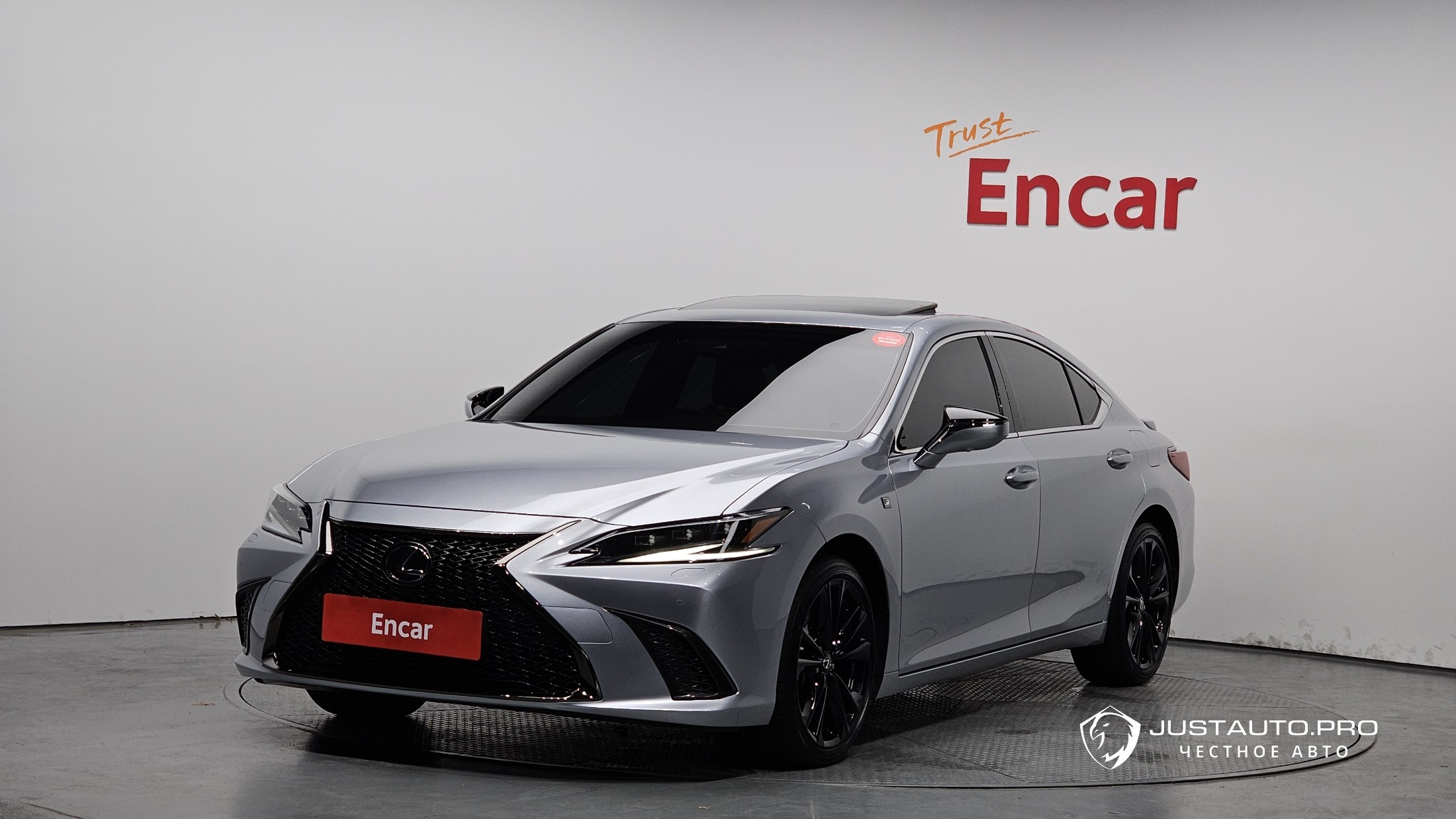 Автомобиль Lexus ES