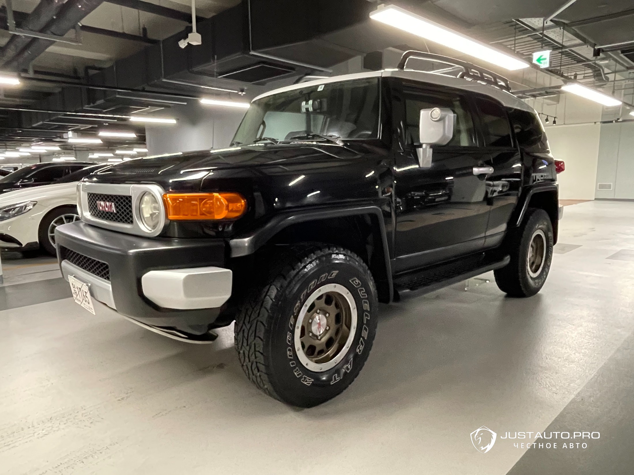 Автомобиль Toyota FJ Cruiser